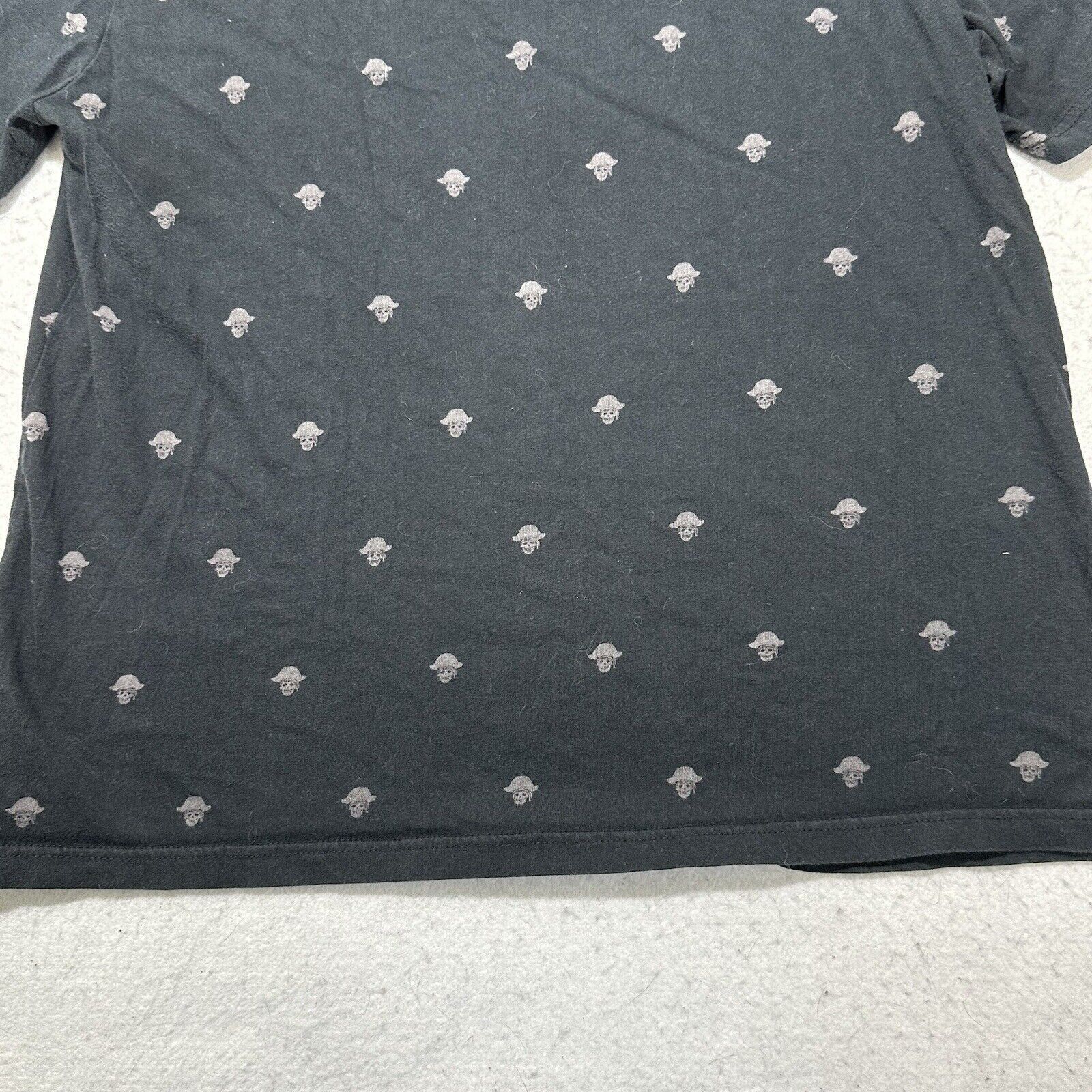 Disney Disney Medium Pirates of the Caribbean Skull Pattern T Shirt Size US M / EU 48-50 / 2 - 13 Thumbnail