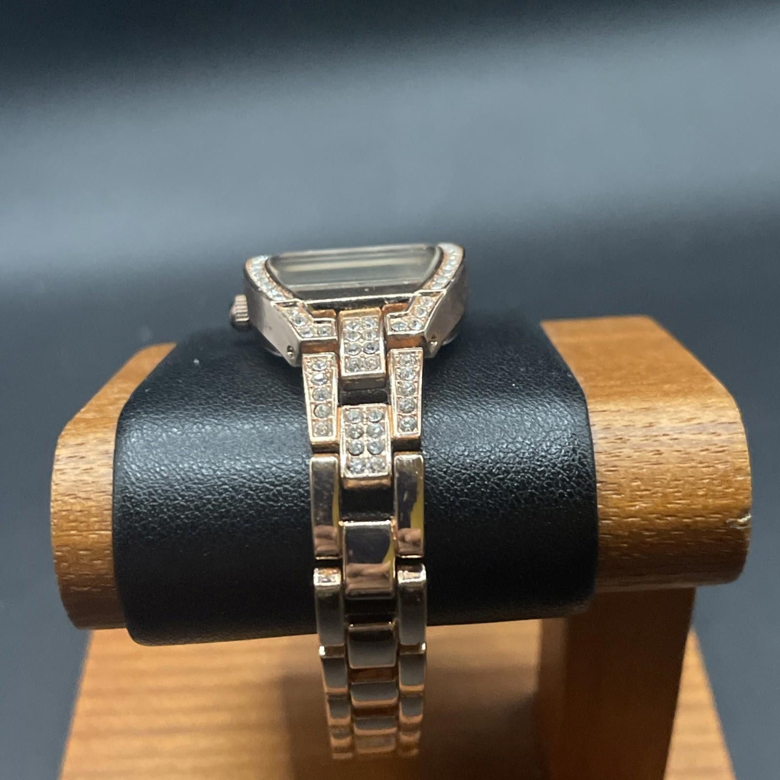 Designer Women Ellen Tracy Rose Gold Tone Quartz New Battery Size ONE SIZE - 2 Thumbnail