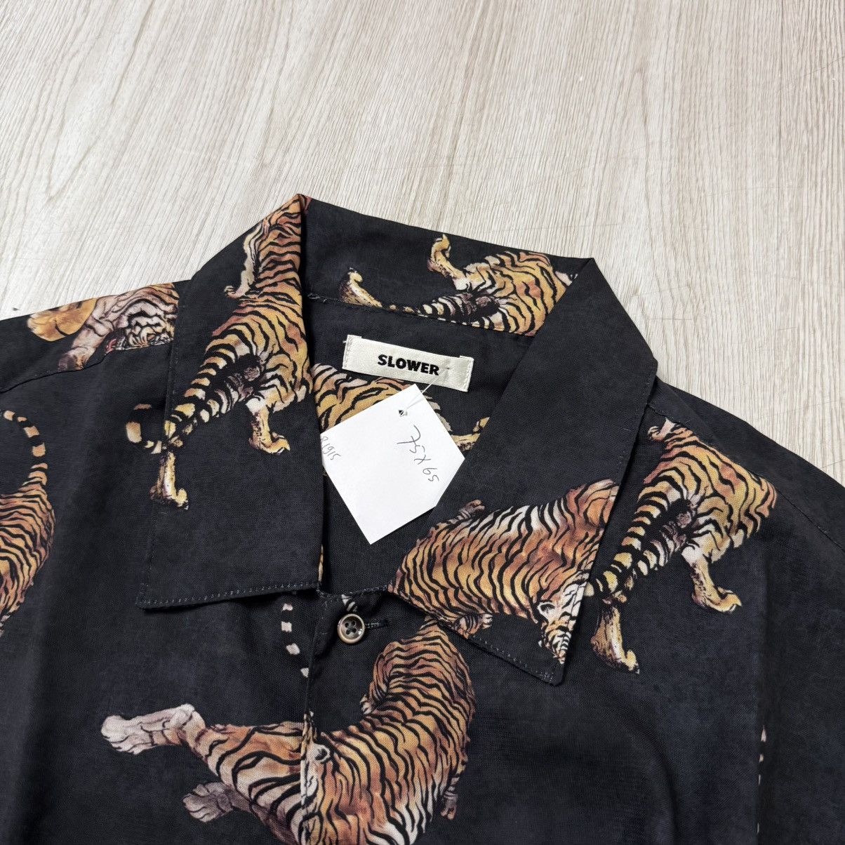 Japanese Brand SLOWER tiger pattern silk hawaiian button shirt Size US XXL / EU 58 / 5 - 4 Thumbnail