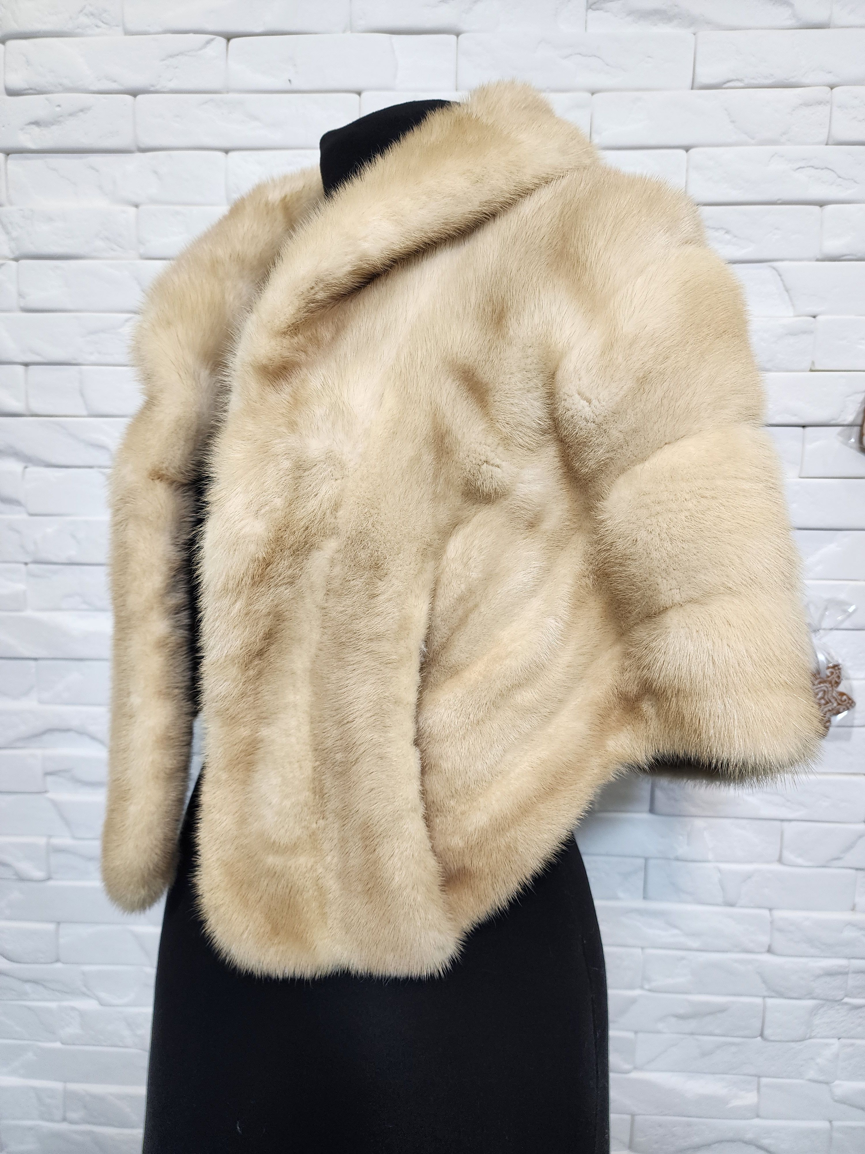 Uniqlo Vintage Fur Cape: Undyed Brown, Size S-L Size M / US 6-8 / IT 42-44 - 2 Thumbnail