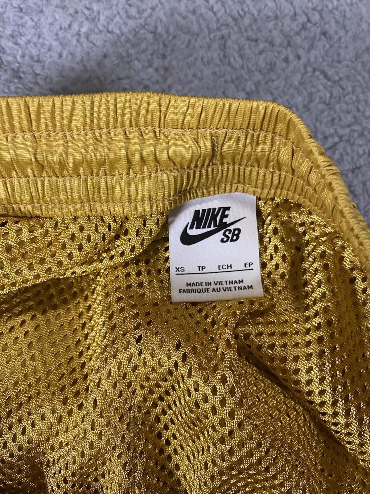 Nike Nike SB Casual Shorts Lined Men’s SZ XS Yellow Sulphur Size US 28 / EU 44 - 4 Thumbnail