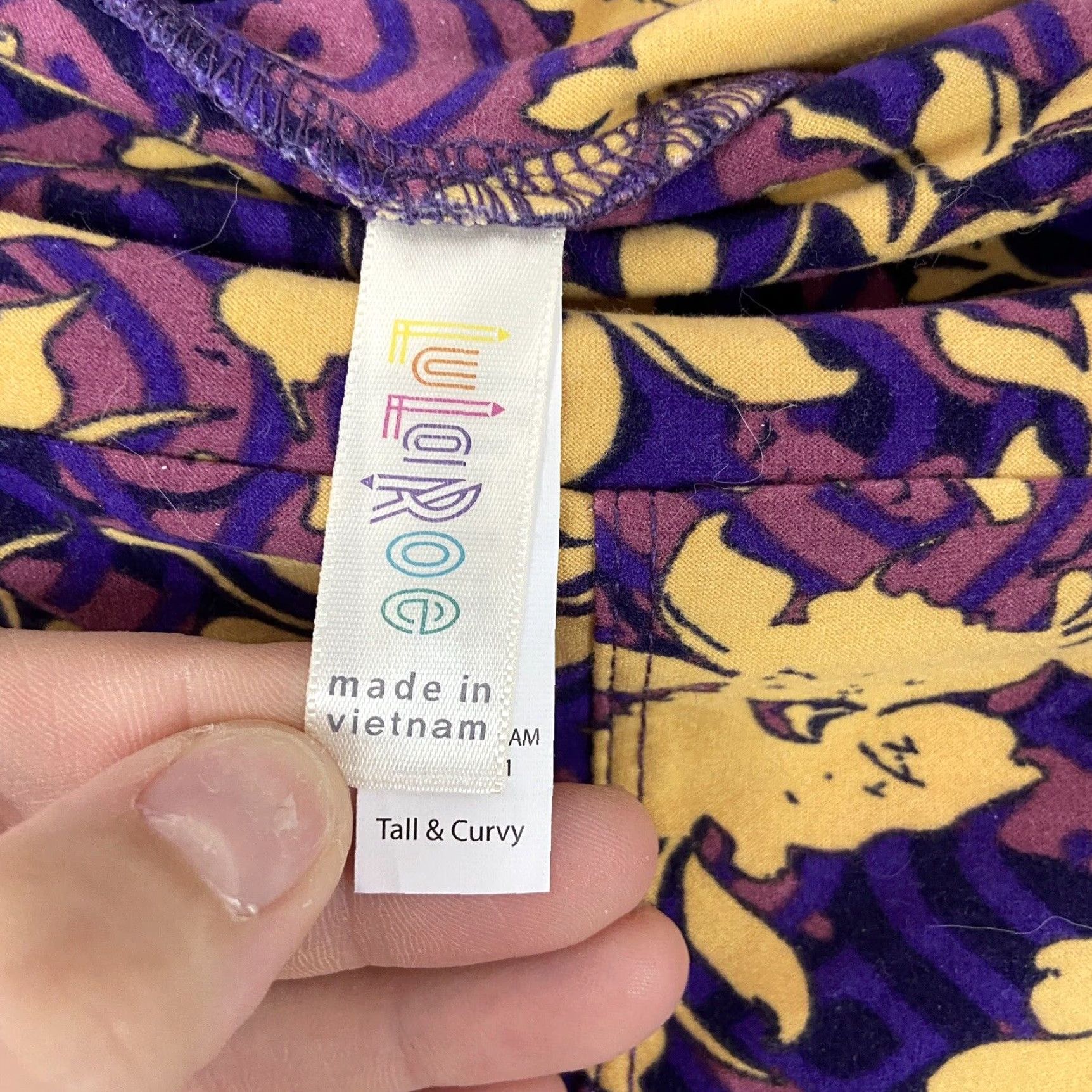 Vintage VINTAGE LuLaRoe Tall & Curvy Leggings Shirt? Size 40" / US 18 - 6 Thumbnail