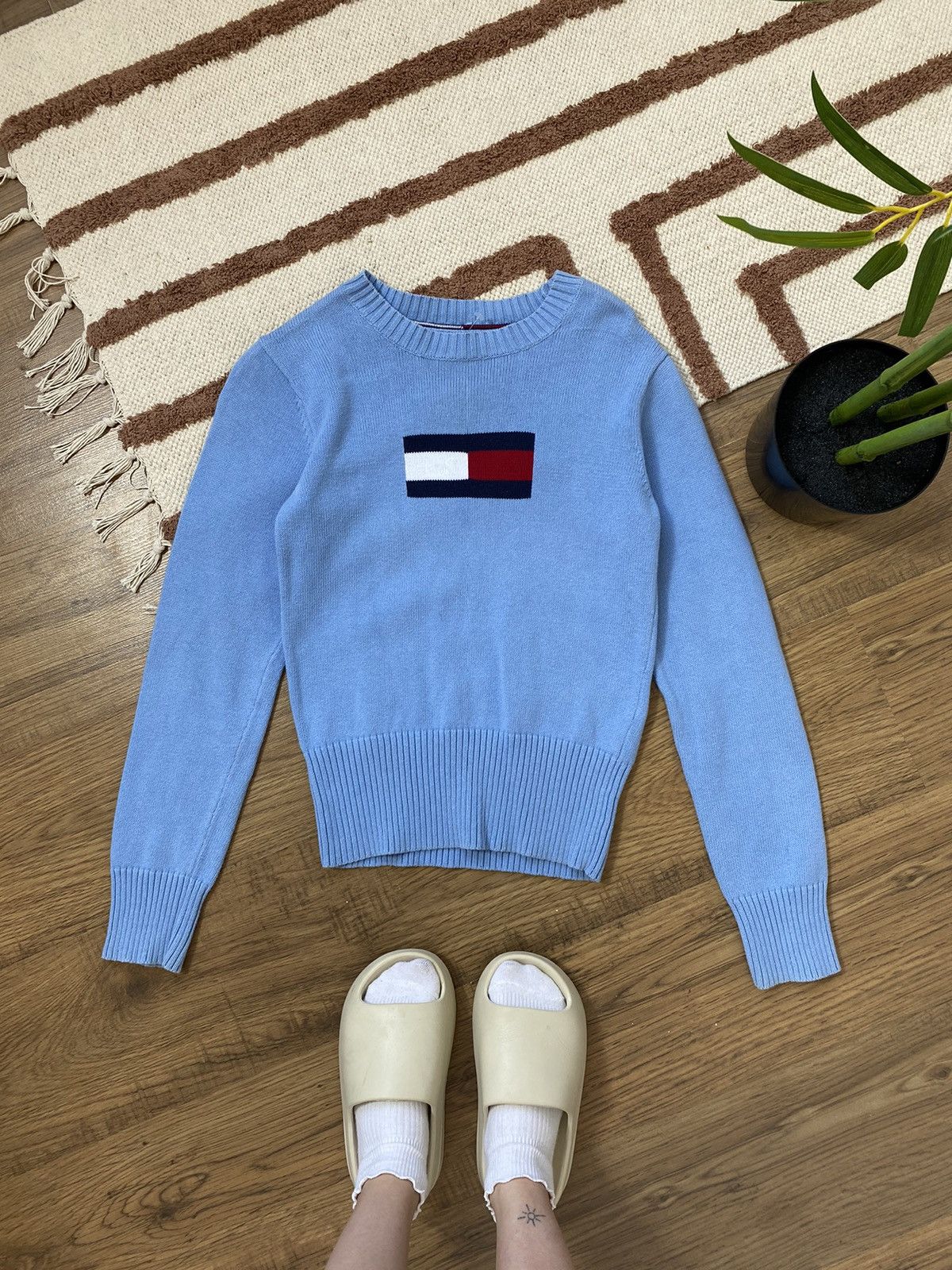Tommy Hilfiger TOMMY HILFIGER BIG LOGO KNITTED SWEATER VNTG 2003 Size S / US 4 / IT 40 - 2 Thumbnail