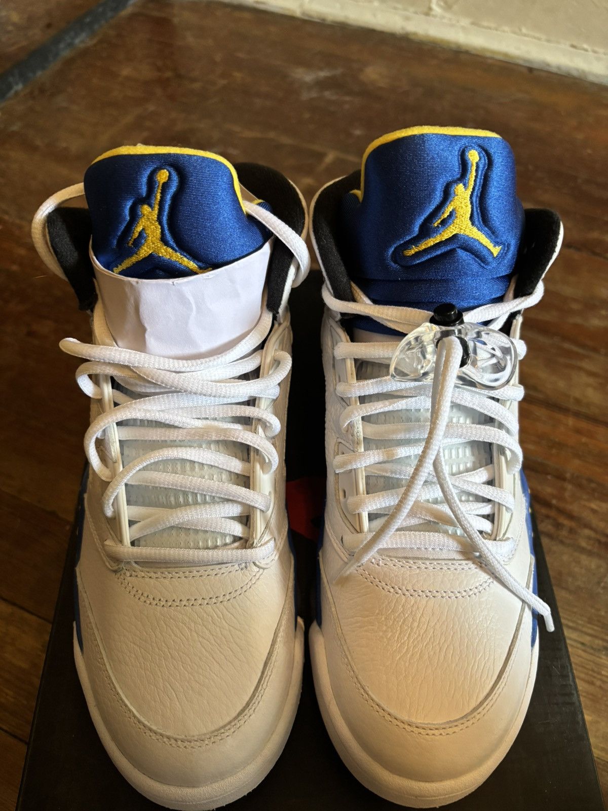 Nike Jordan Retro 5 Laneys Size US 7.5 / EU 40-41 - 1 Thumbnail