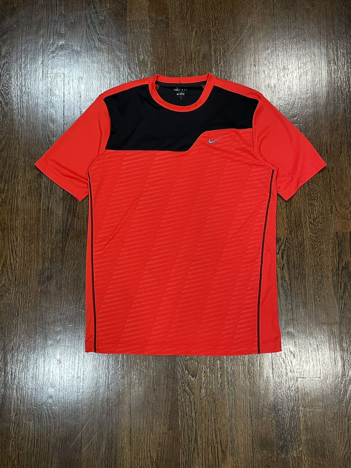 Nike Nike red and black Dri-Fit short sleeve shirt Size US L / EU 52-54 / 3 - 1 Thumbnail