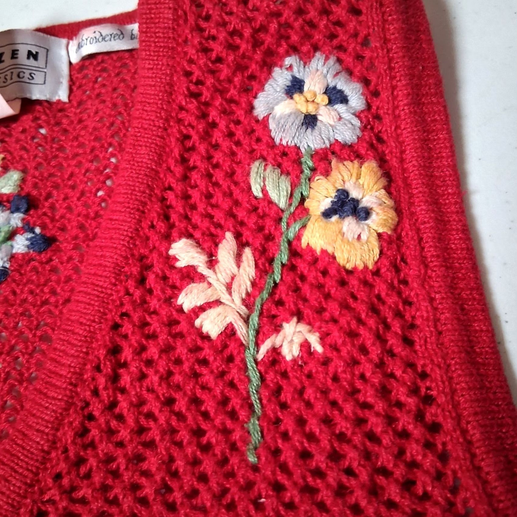Jantzen VINTAGE Jantzen Sweater Vest Women S Red Hand Embroidered Floral Open Knit Size S / US 4 / IT 40 - 7 Thumbnail