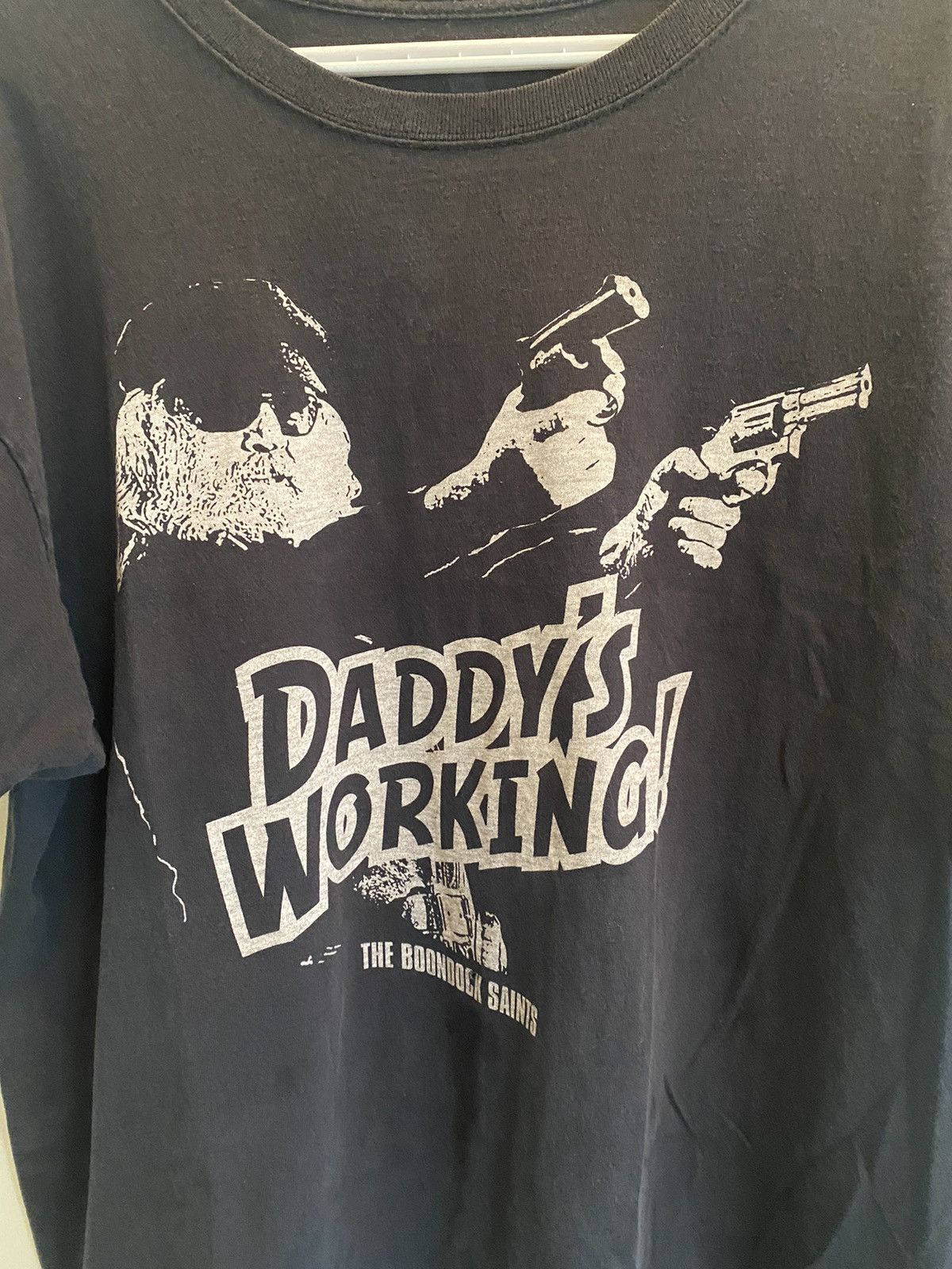 Vintage Vintage The Boondock Saints 'Daddys's Working!' Shirt Size US XL / EU 56 / 4 - 2 Thumbnail