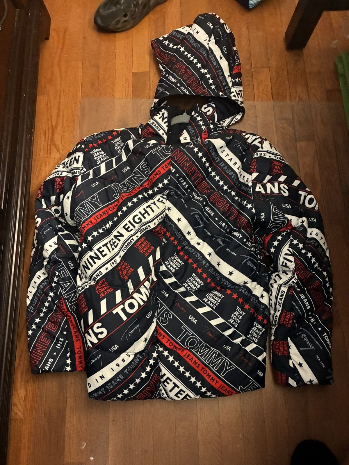 Tommy Hilfiger Tommy Hilfiger red and black puffer jacket Size: XXXL Size US XXL / EU 58 / 5 - 2 Thumbnail