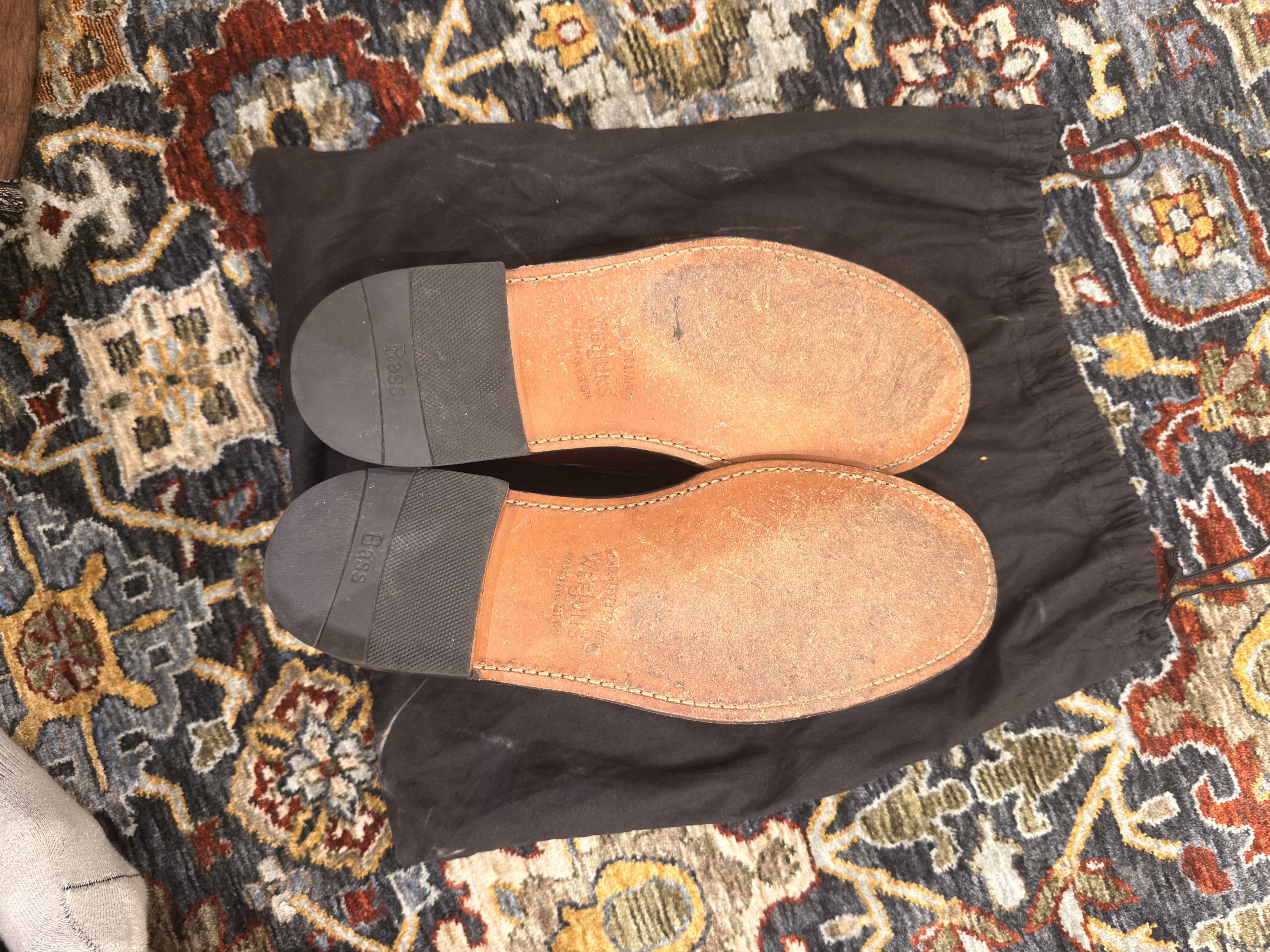 G.H. Bass & Co. Weejuns Burgunndy tassle loafers Size US 9 / EU 42 - 4 Thumbnail