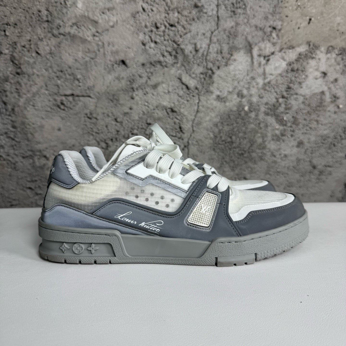 Louis Vuitton Louis Vuitton Training Lowtop Sneakers 10 Men Size US 10 / EU 43 - 1 Thumbnail