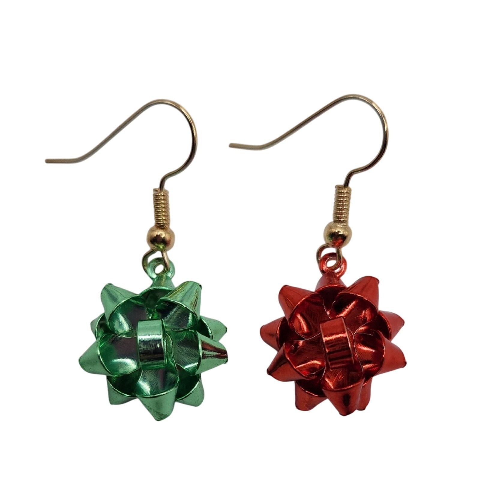 Other Festive Green and Red Metal Bow Earrings Christmas Holiday Size ONE SIZE - 1 Thumbnail