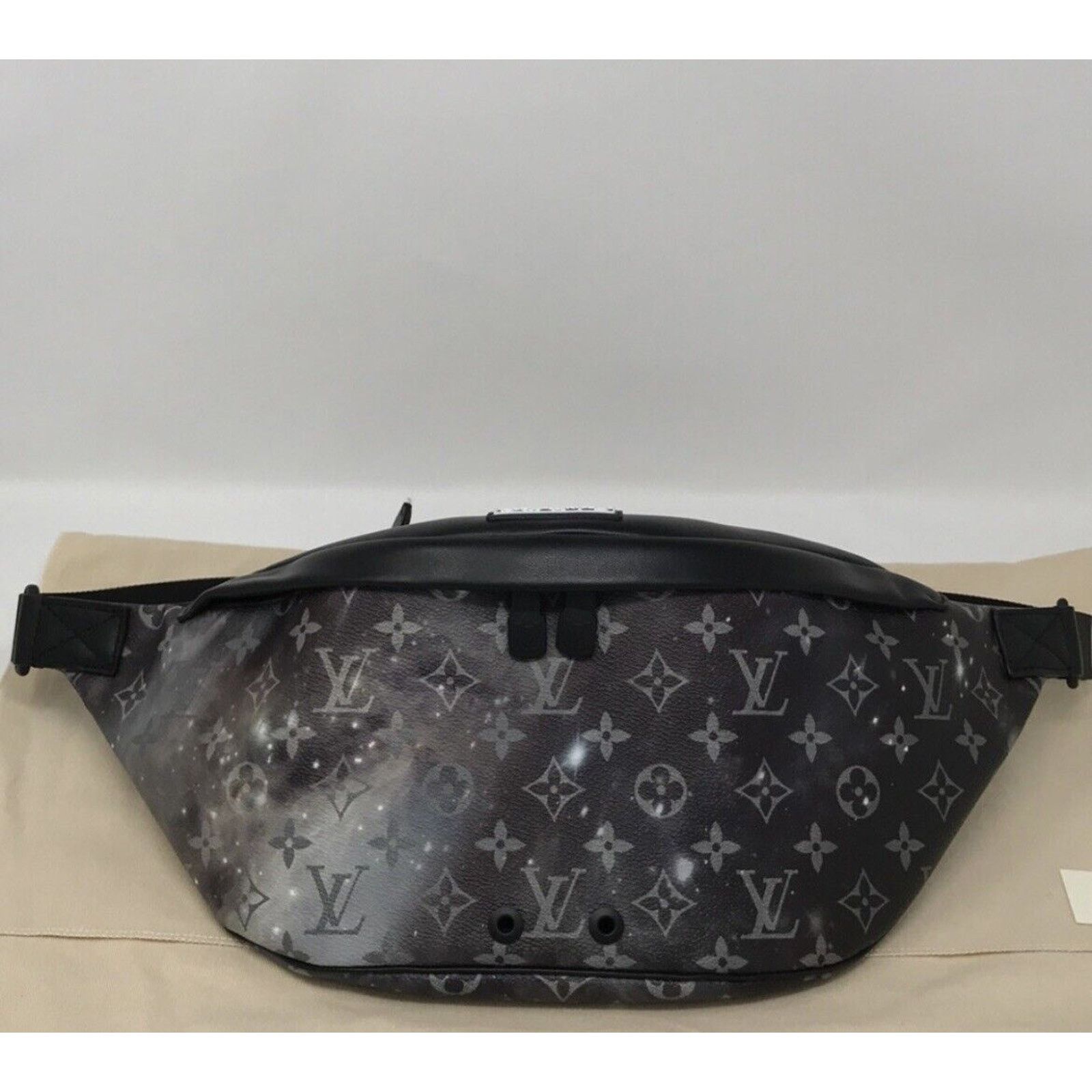 Louis Vuitton Louis Vuitton Discovery Bumbag Limited Ed Monogram Galaxy Size ONE SIZE - 3 Thumbnail