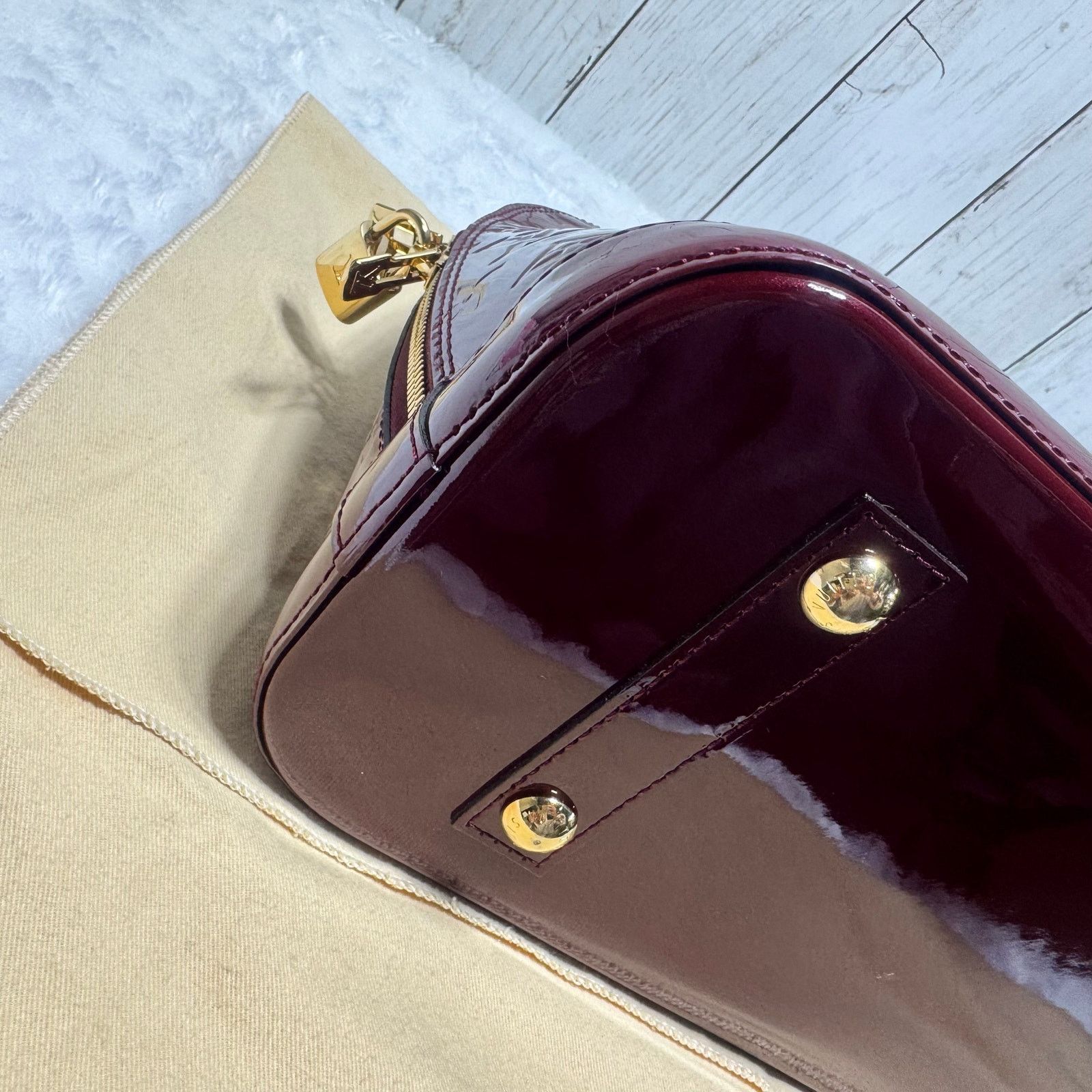 Louis Vuitton Authentic Louis Vuitton Alma Handbag Monogram Vernis SN4114 Size ONE SIZE - 17 Thumbnail