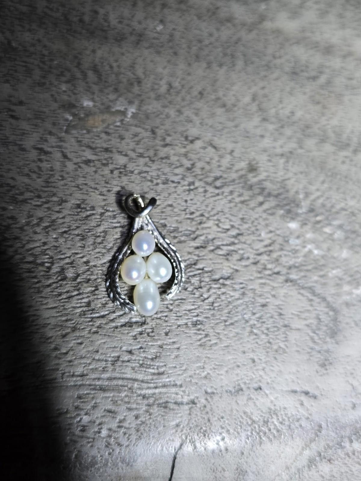 The Unbranded Brand Vintage 14k White Gold Pearl Cluster Leaf Pendant Unmarked Size ONE SIZE - 9 Thumbnail