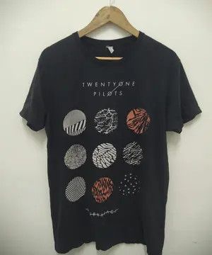 Band Tees Vintage 2015 Twenty One Pilots Blurryface Album Tee Size US M / EU 48-50 / 2 - 2 Thumbnail
