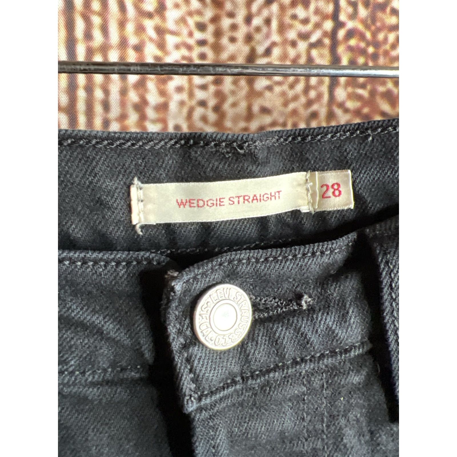 Vintage Levi’s Premium Wedgie Straight Jeans Cropped Raw Hem Button Fly Black 28 Womens Jeans 28 Black Cropped Distressed Inseam 25in Size 28" / US 6 / IT 42 - 4 Thumbnail