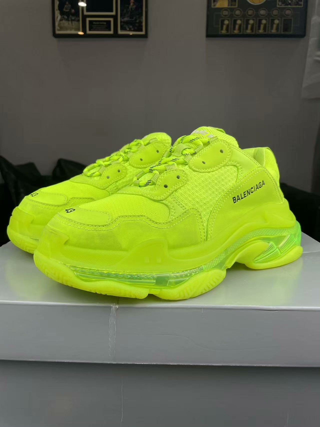 Balenciaga Balenciaga Glow Green Lowtop Sneakers 10 Men Size US 10 / EU 43 - 1 Thumbnail