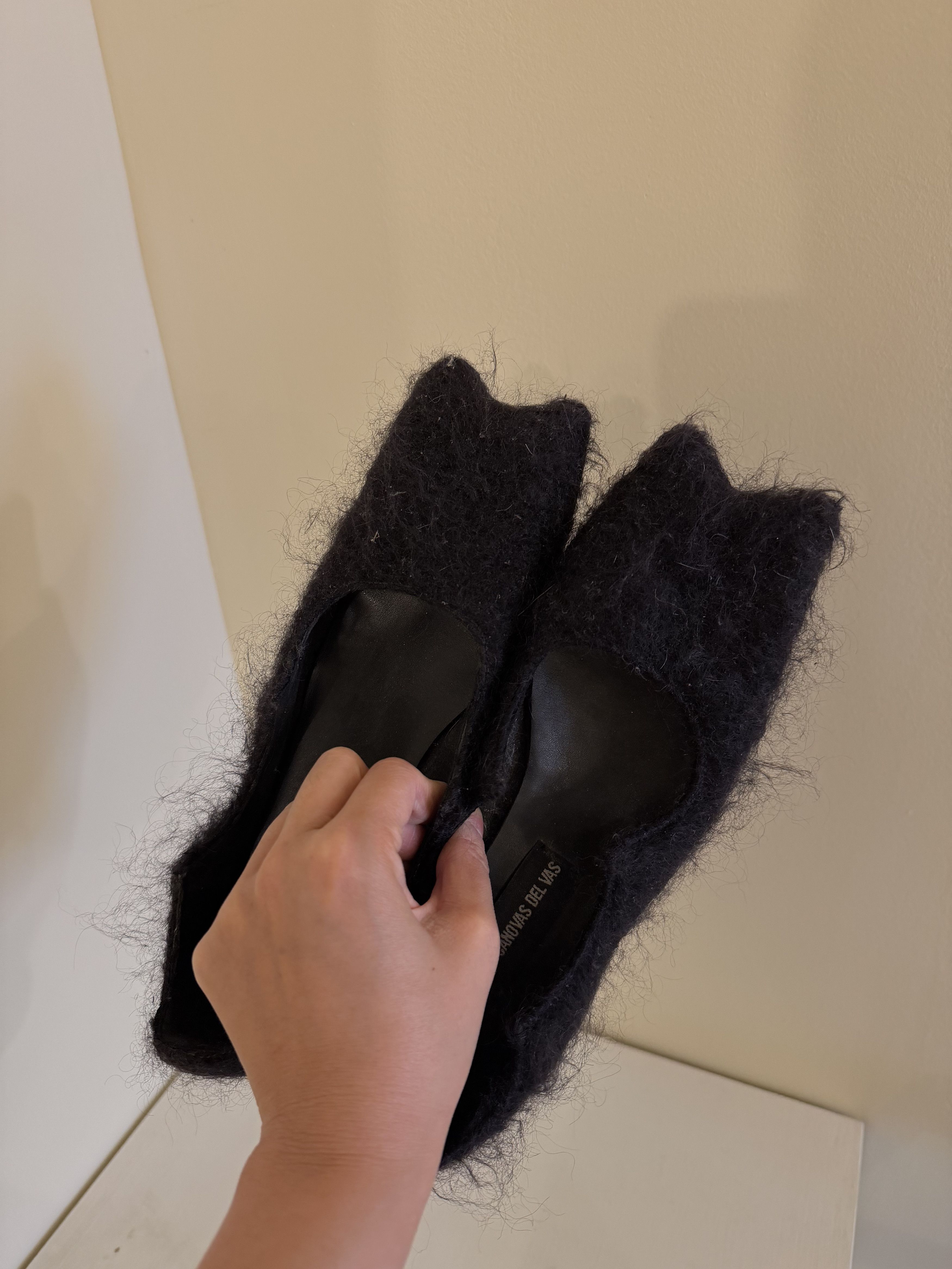 Paula Canovas del Vas PAULA CANOVAS DEL VAS mohair split toe flats Size US 8 / IT 38 - 2 Thumbnail
