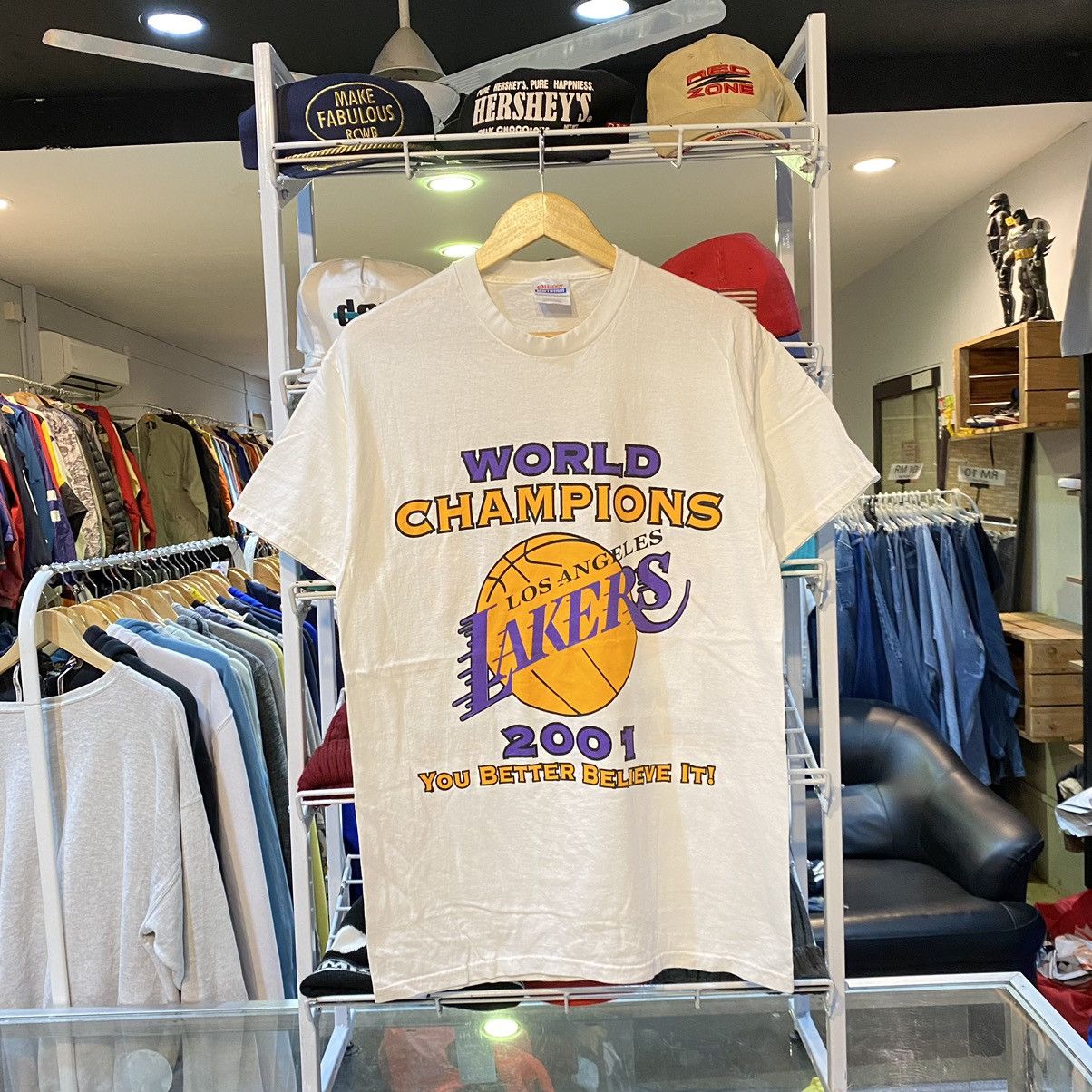 NBA Vintage L.A. Lakers NBA Champion back 2 back 2001 size M Size US M / EU 48-50 / 2 - 1 Thumbnail