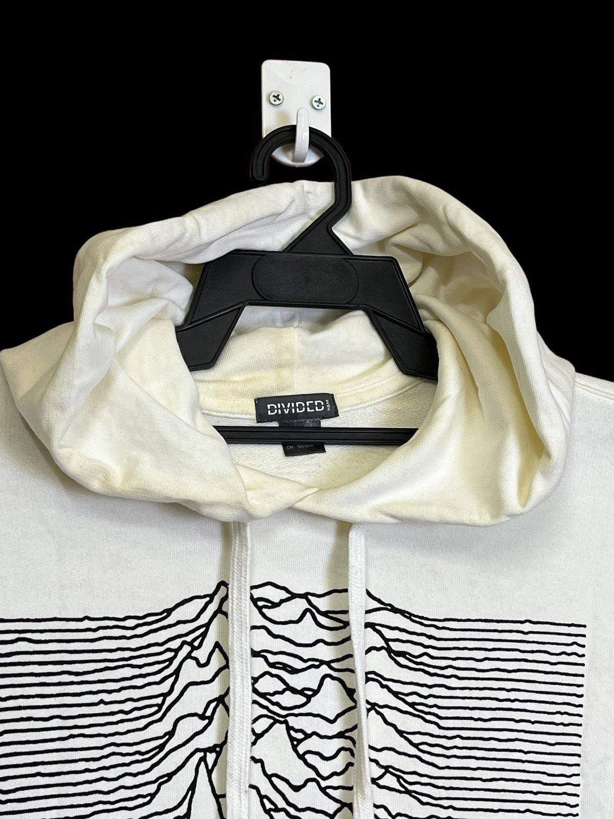 Band Tees ROCK BAND JOY DIVISION“UNKNOWN PLEASURES”2019 by H&M HOODIES Size US S / EU 44-46 / 1 - 5 Thumbnail