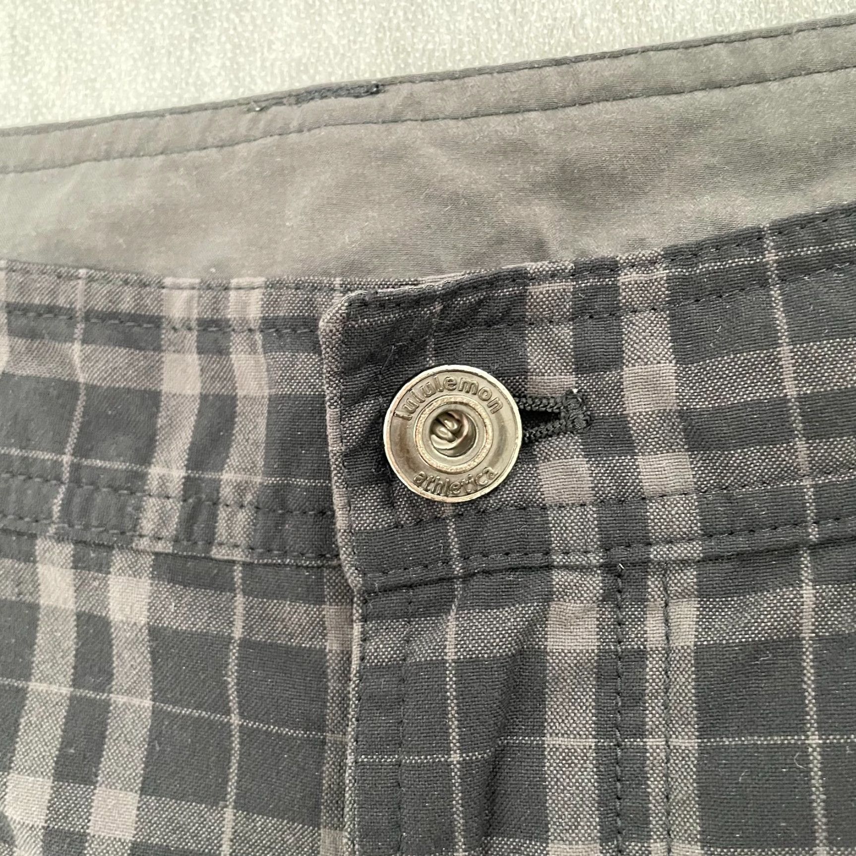 Lululemon Vintage Lululemon Shorts Mens 34 Casual Plaid Nylon Spandex Logo Pockets Size US 34 / EU 50 - 4 Thumbnail