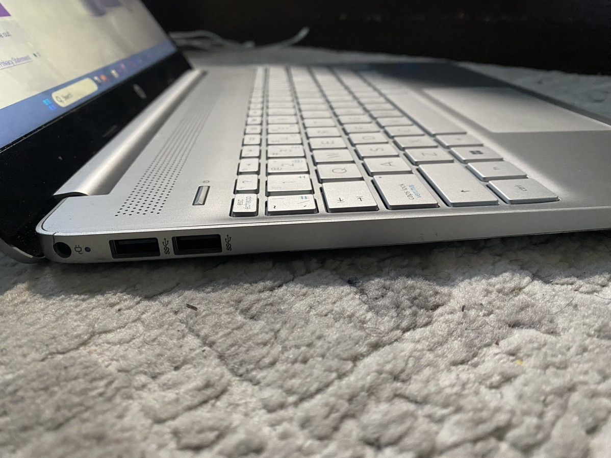 Designer HP LAPTOP Size 38 - 6 Thumbnail
