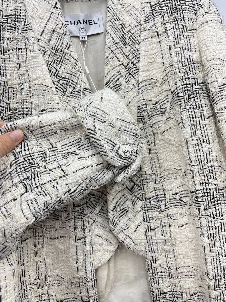 Chanel Chanel Black and White Plaid Woven Long Coat. Size US M / EU 48-50 / 2 - 2 Thumbnail