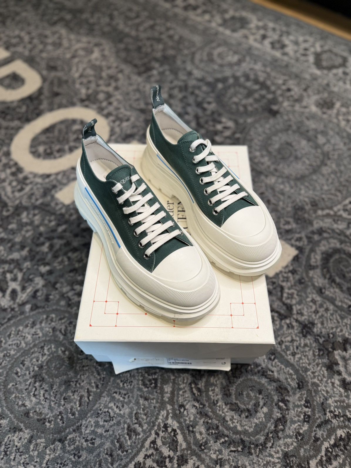 Alexander McQueen Alexander McQueen Lace Up Green Blue PO OG Size 11 Size US 11 / EU 44 - 2 Thumbnail