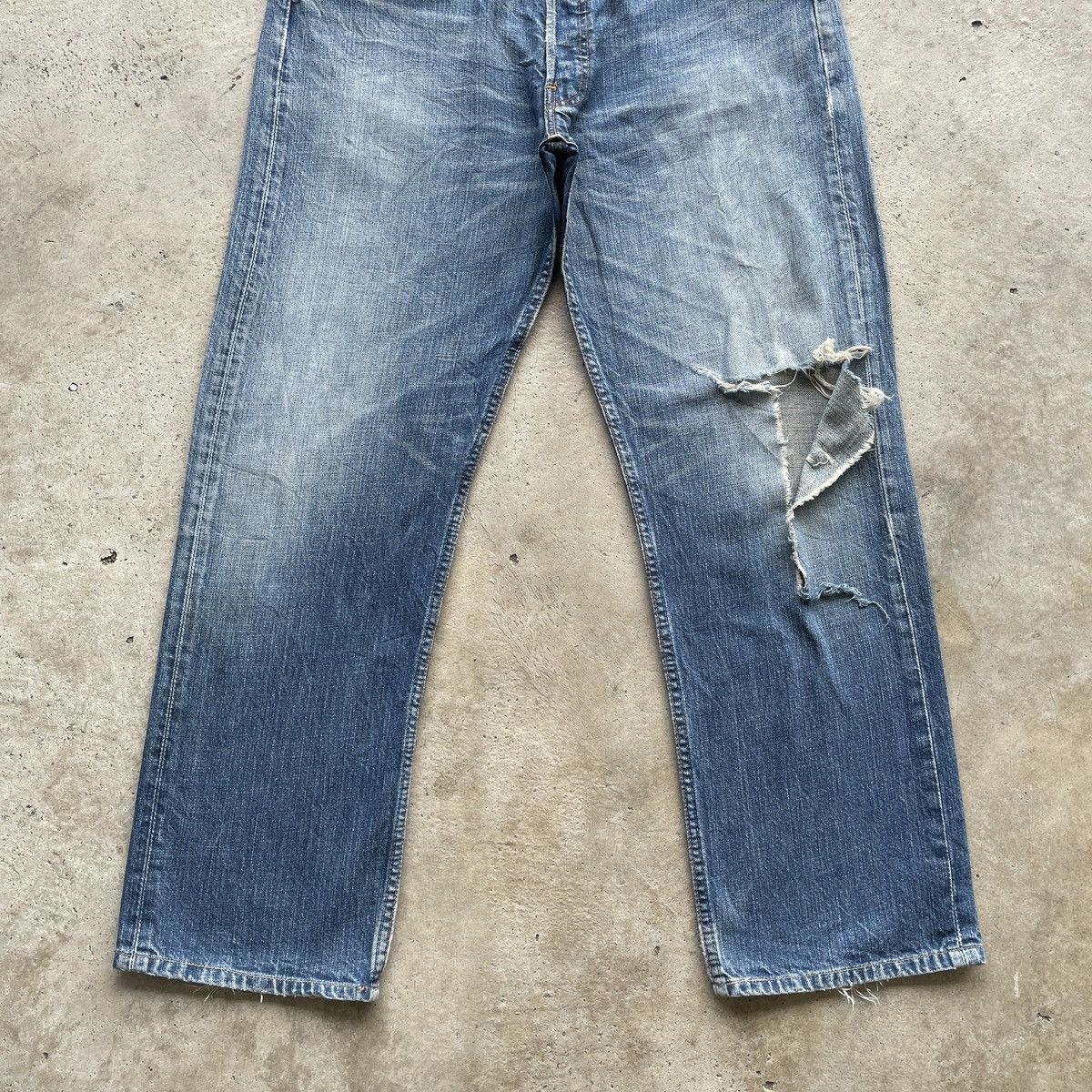 Levi's Vintage Clothing Vintage Levi’s 501 Ripped Faded Distressed Jeans Pants Denim Size US 35 - 4 Thumbnail