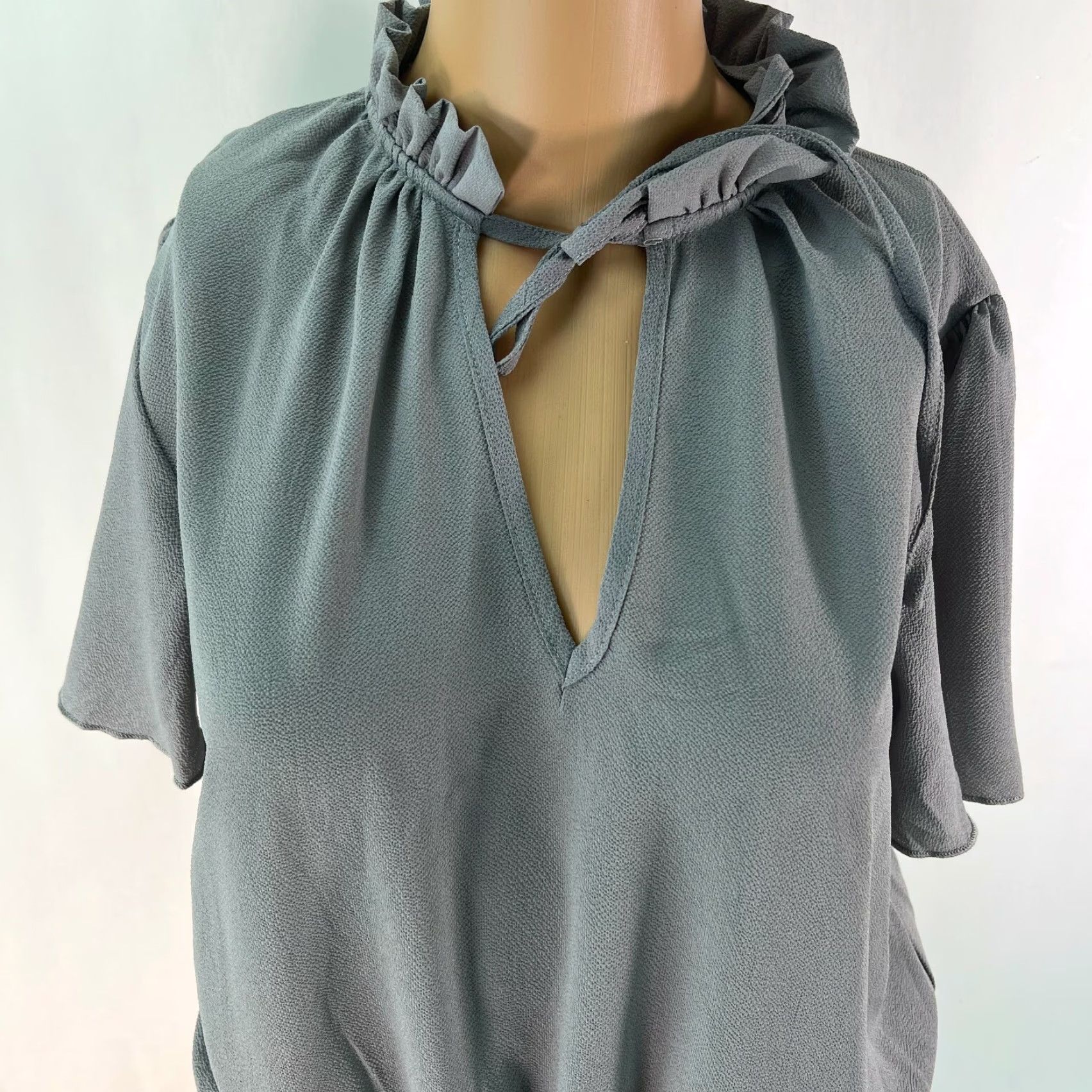 Vintage Womens Flutter Sleeves Tiered V Neck Ruffled Gray Swing Mini Dress Size Medium Size M / US 6-8 / IT 42-44 - 4 Thumbnail