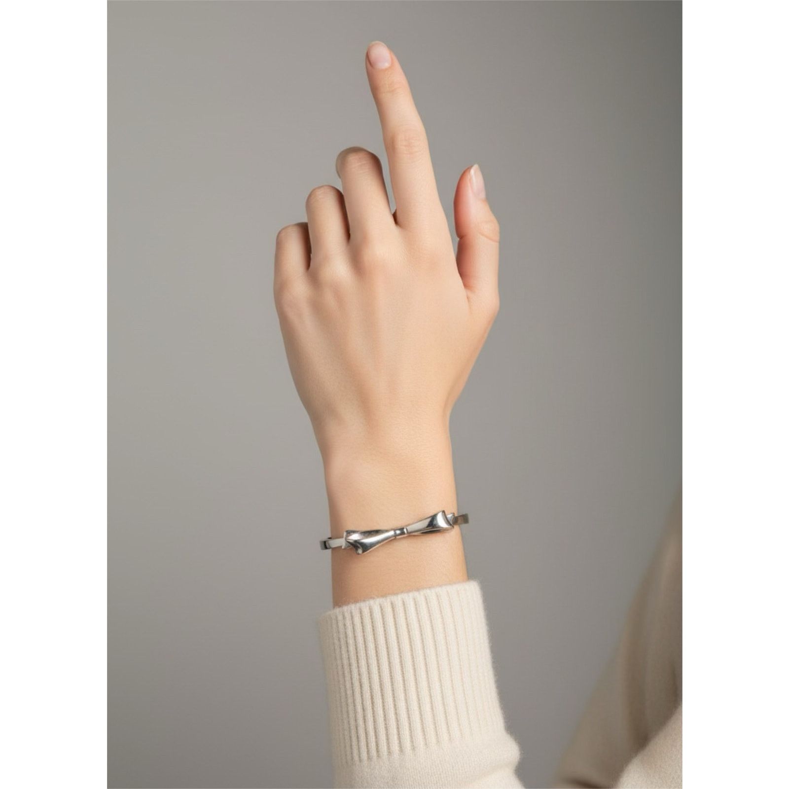 Kate Spade Kate Spade Silver Tone Bow Hinged Bangle Size 7 Size ONE SIZE - 7 Thumbnail