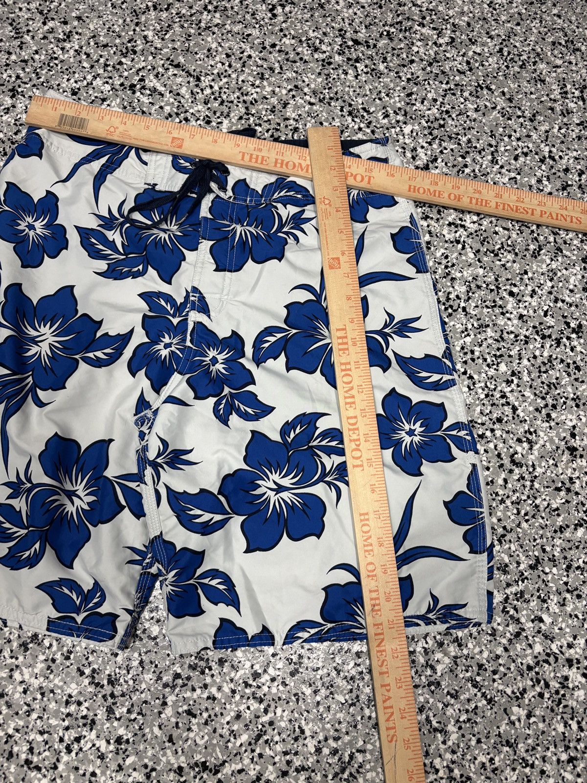 Kirra Vintage 2000s Kirra Blue & White Hawaiian Swim Shorts Size M Size US 32 / EU 48 - 6 Thumbnail