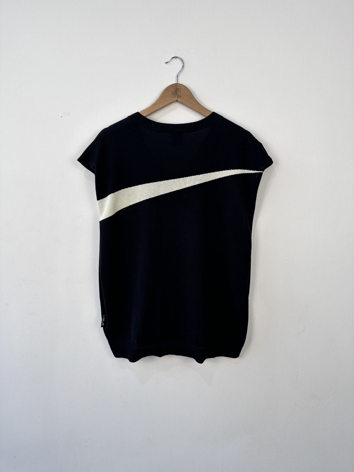 Nike Nike Sportswear Big Swoosh Knit Sweater Vest Preppy Size L Size US L / EU 52-54 / 3 - 10 Thumbnail