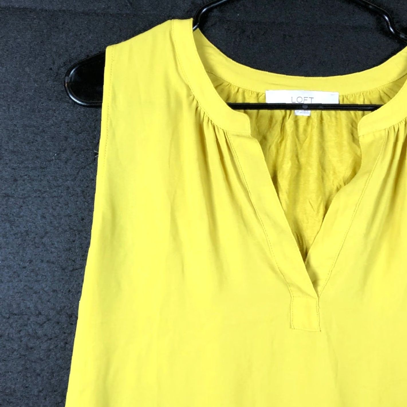 Express Express Blouse Womens Yellow V-Neck Sleeveless Lightweight Medium Tank Size M / US 6-8 / IT 42-44 - 4 Thumbnail