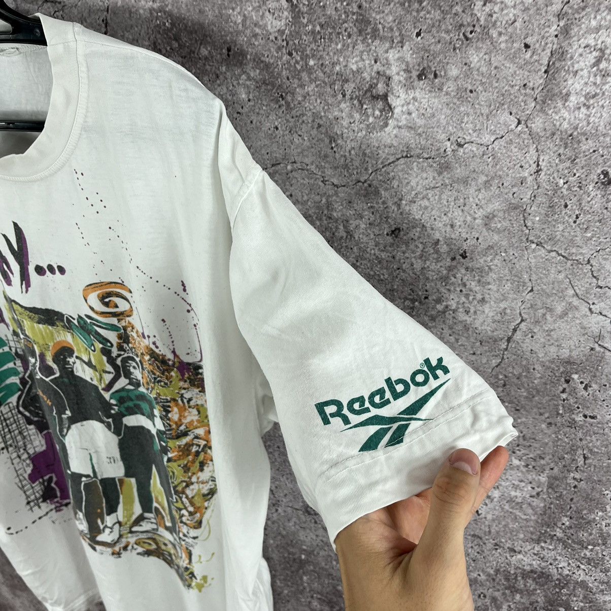 Reebok Vintage Reebok Tee Play Y2K Big Logo White Size XL Size US XL / EU 56 / 4 - 6 Thumbnail