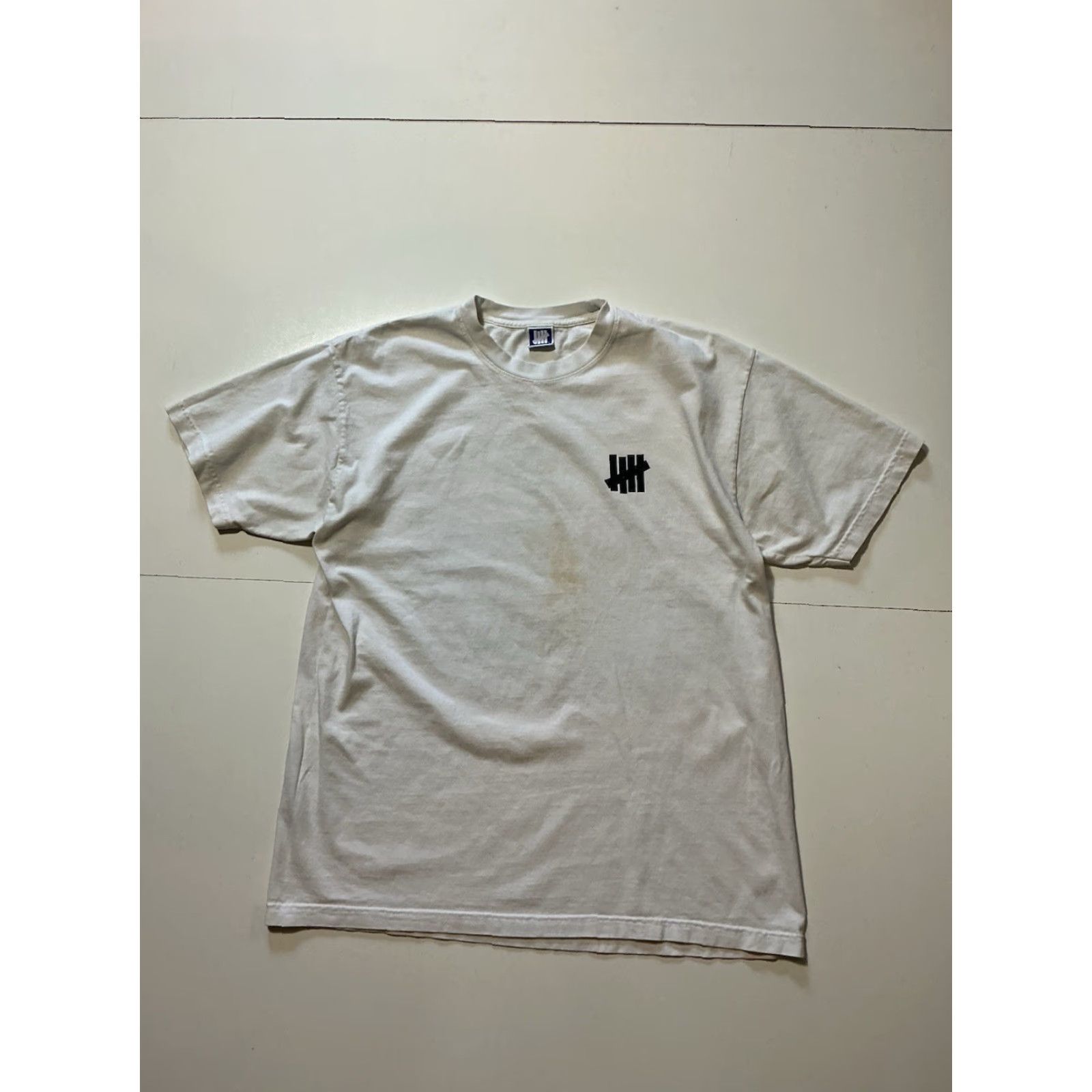 Undefeated VINTAGE Undefeated Play Dirty Five Strike Bear Graphic White S/S T-Shirt LG Mens Size US L / EU 52-54 / 3 - 2 Thumbnail