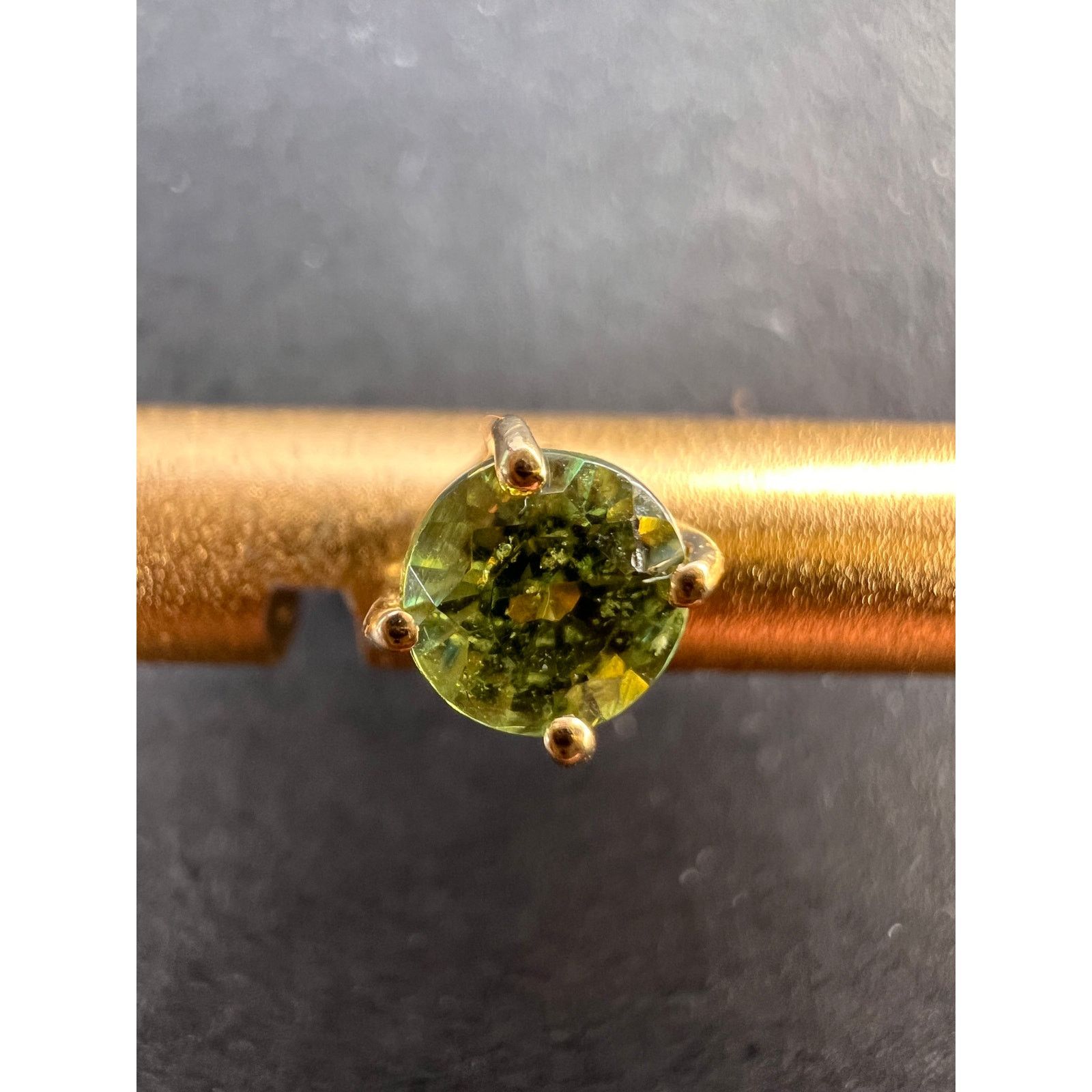 Other 14k gold 4.5mm mint peridot stud earrings Size ONE SIZE - 11 Thumbnail