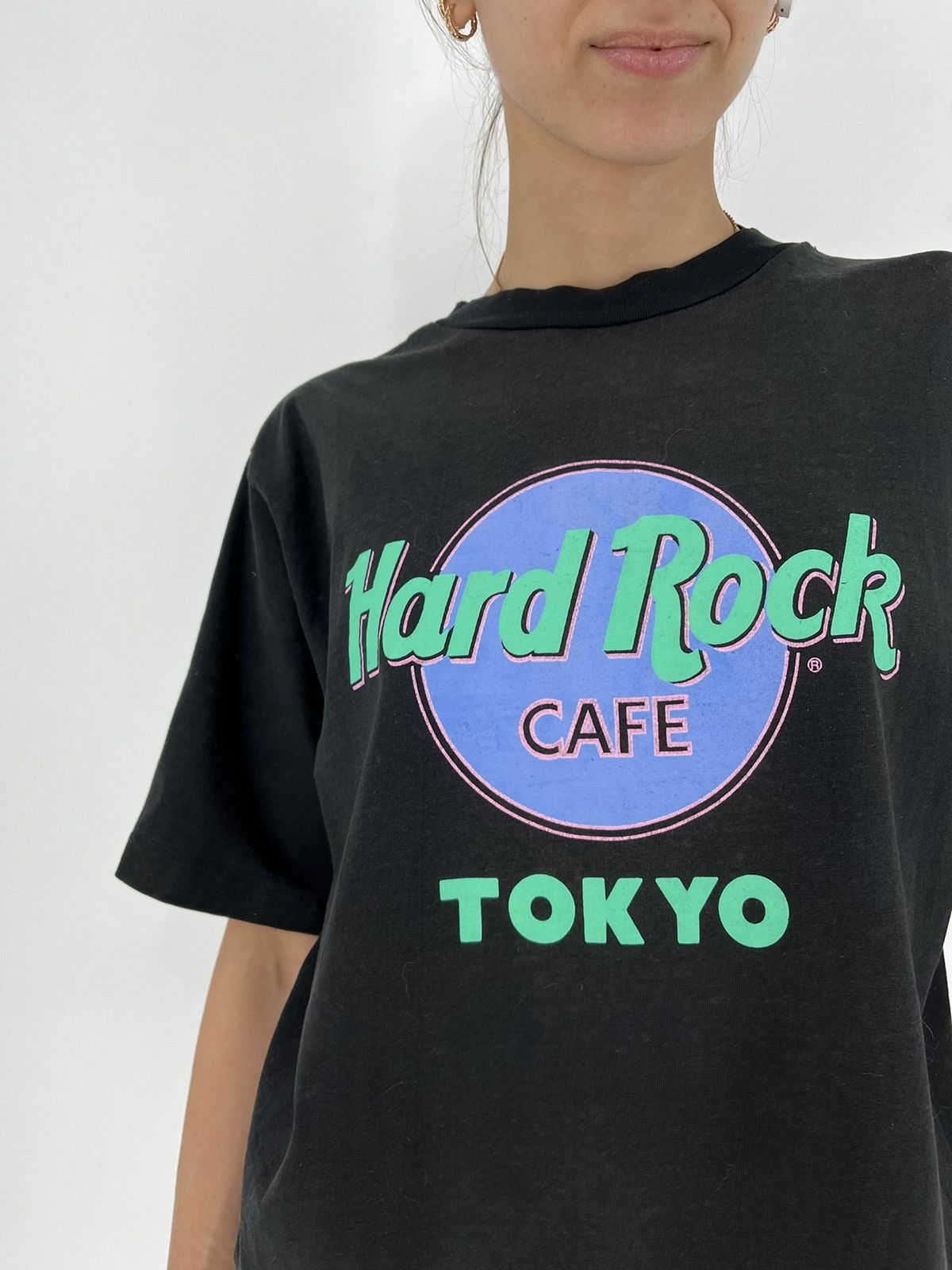 Band Tees × Hard Rock Cafe × Vintage Vintage 90s Hard Rock Cafe Tokyo Single Stitch CropTop Shirt Size L / US 10 / IT 46 - 4 Thumbnail
