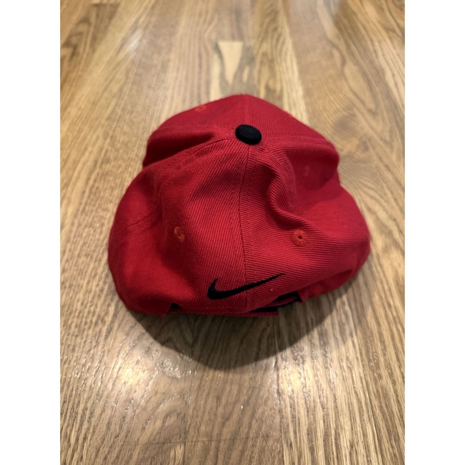 Nike VINTAGE Nike Hat Mens One Size Red Golf Cap Strapback Adjustable Fits All Swoosh 90s Vtg Size ONE SIZE - 4 Thumbnail