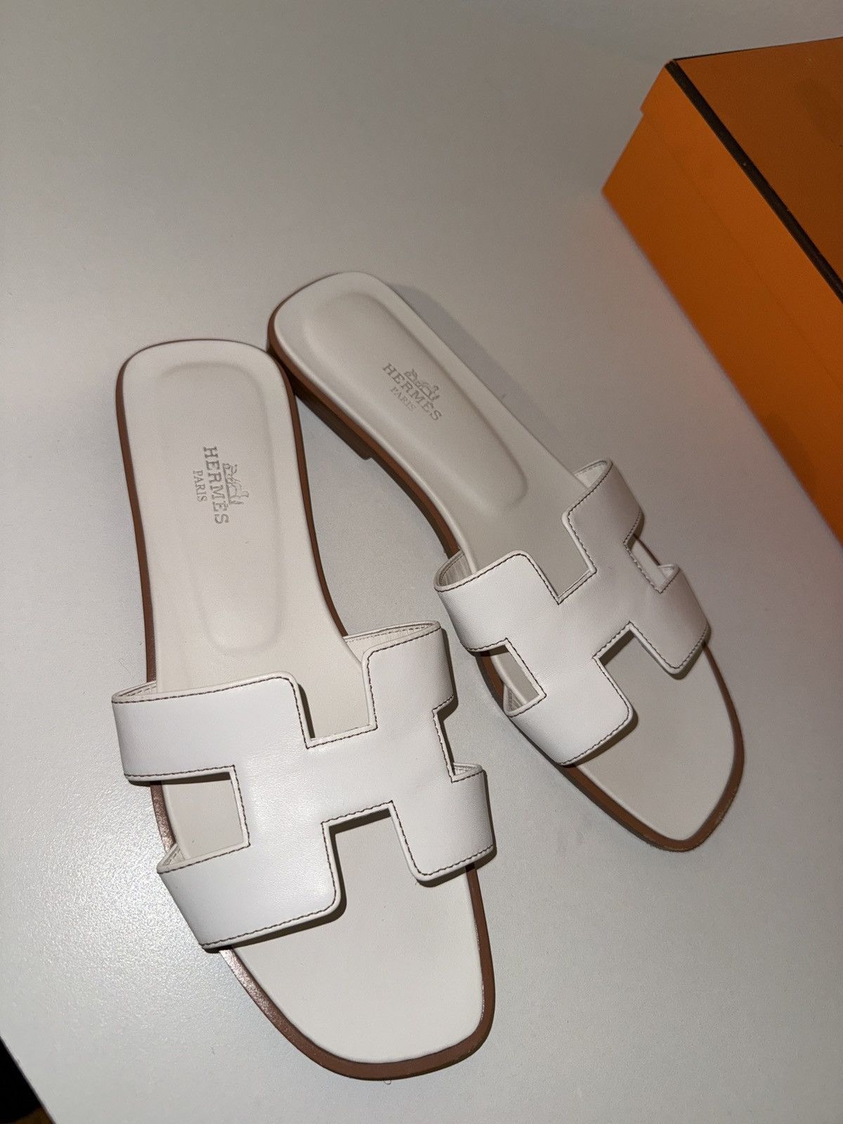 Hermes ORAN SANDAL IN BOX CALF 390 02 BLANC PIQUR ES HAVANE Size US 9 / IT 39 - 9 Thumbnail