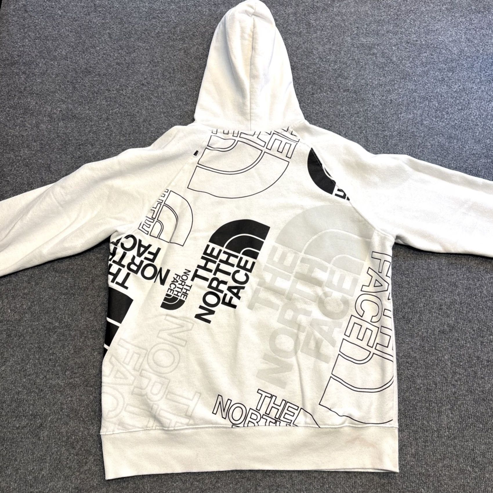 The North Face The North Face Sweatshirt Womens Large White Logo All Over Back Graphic Hoodie Pullover White Sweatshirt Womens Large Size L / US 10 / IT 46 - 4 Thumbnail
