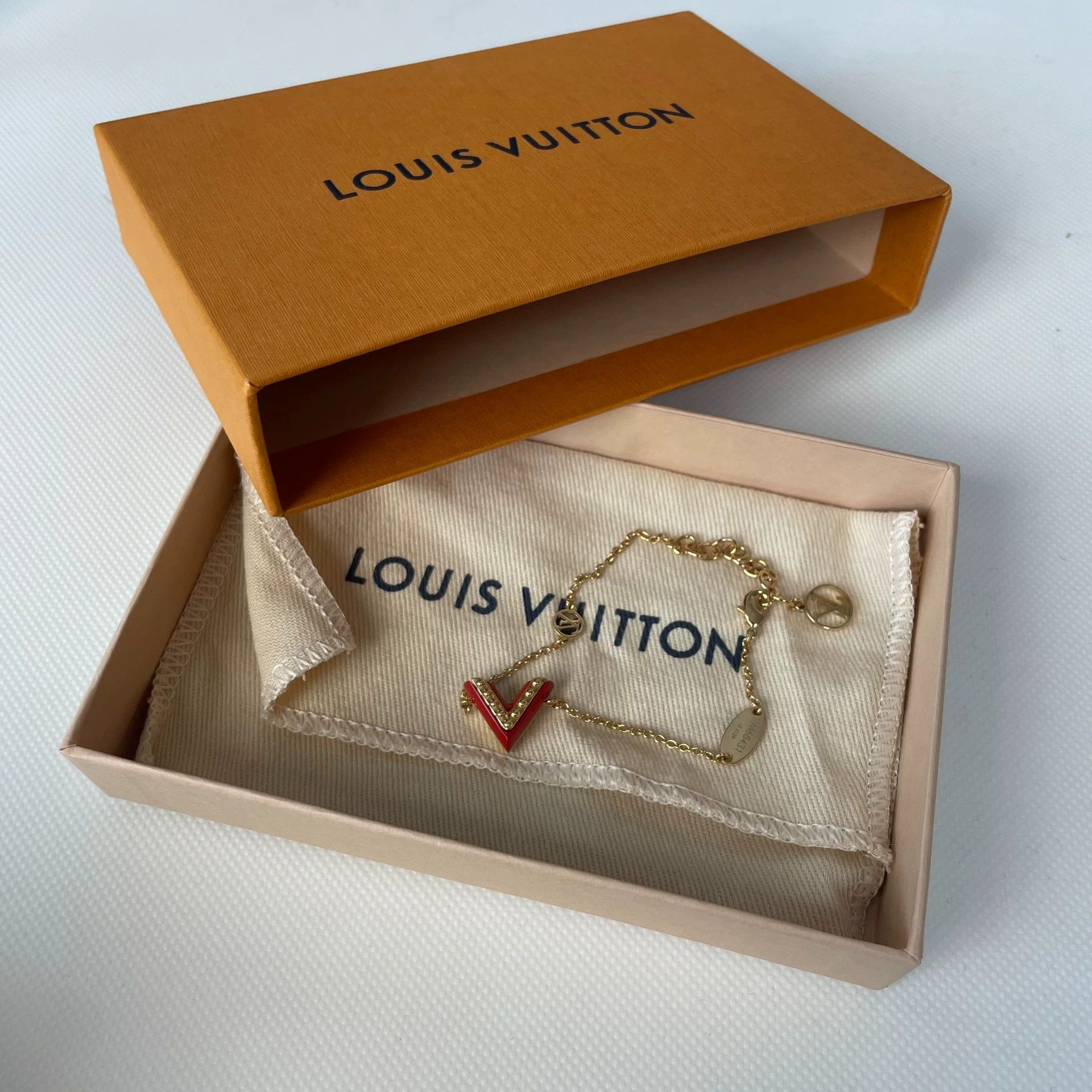 Louis Vuitton LOUIS VUITTON Red Letter Bracelet Size ONE SIZE - 1 Thumbnail