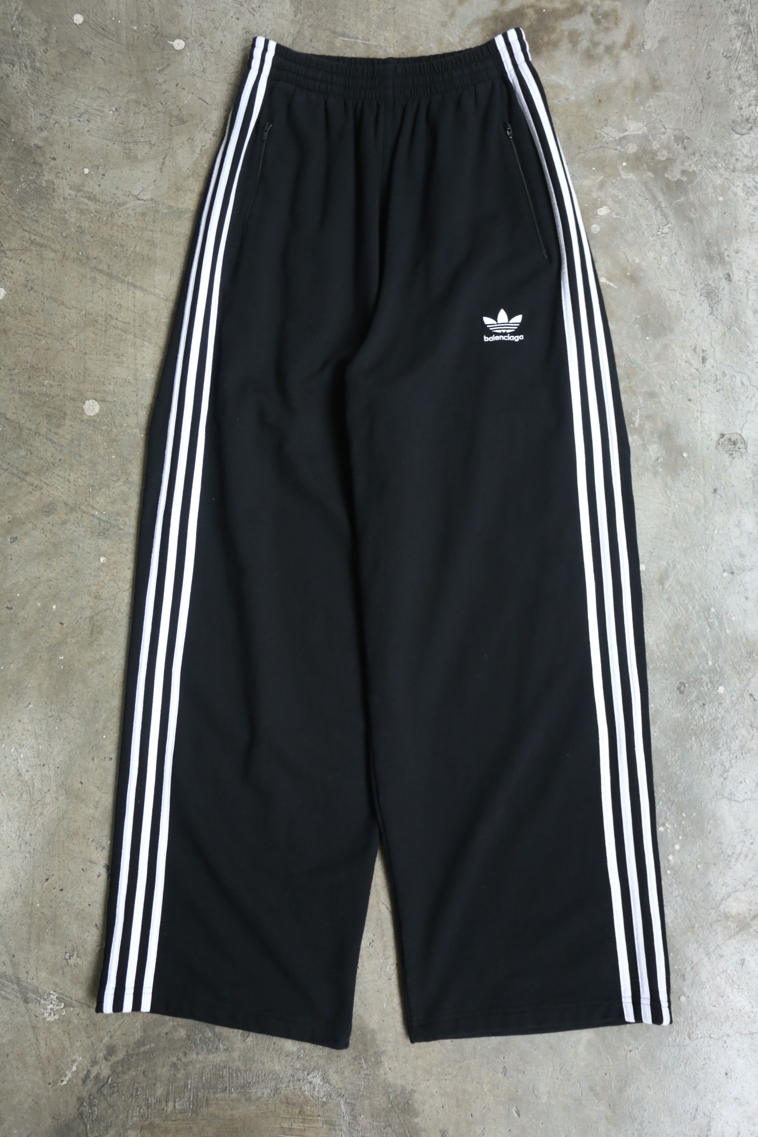 Adidas × Balenciaga Balenciaga - Adidas - Resort 2023 - Baggy Sweatpants Size US 30 / EU 46 - 2 Thumbnail