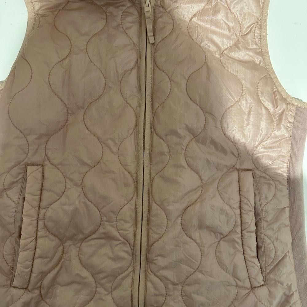 J.Crew J. Crew Quilted Ultralight Layering Vest Blush Pink Medium Size M / US 6-8 / IT 42-44 - 8 Thumbnail