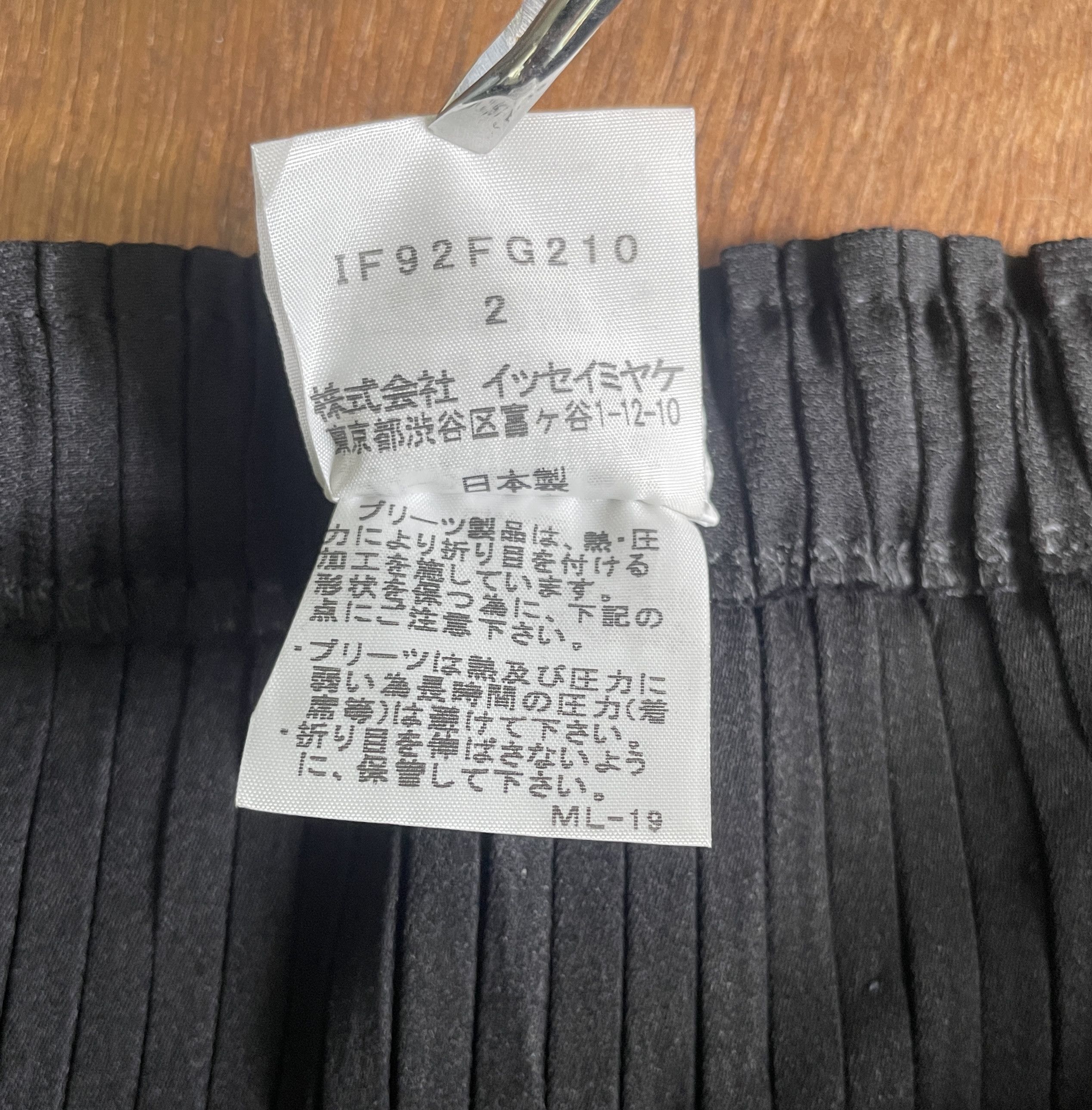 Issey Miyake ISSEY MIYAKE ÉTÉ Black Pleats Please Midi Skirt Size 29" - 4 Thumbnail