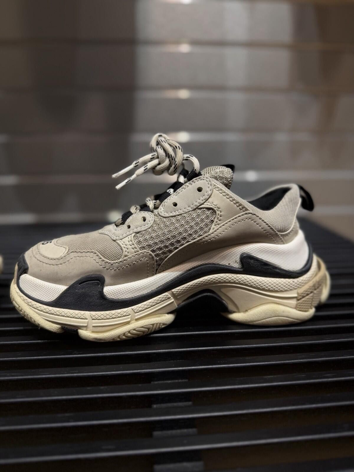 Balenciaga Balenciaga Triple S Chunky Sneakers Size 35EU/5US (W) Size US 5 / IT 35 - 6 Thumbnail