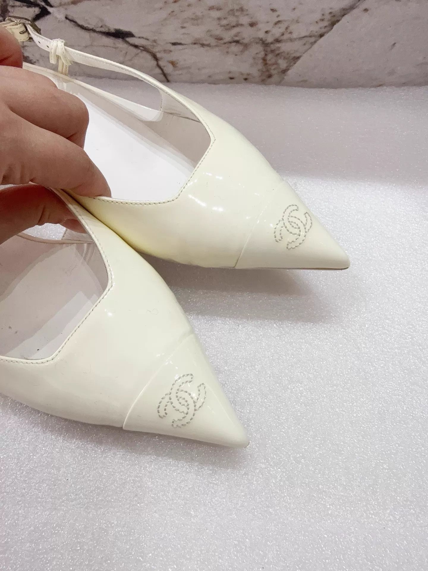 Chanel Chanel Snow White Pumps 39 Like New Size US 8.5 / IT 38.5 - 2 Thumbnail
