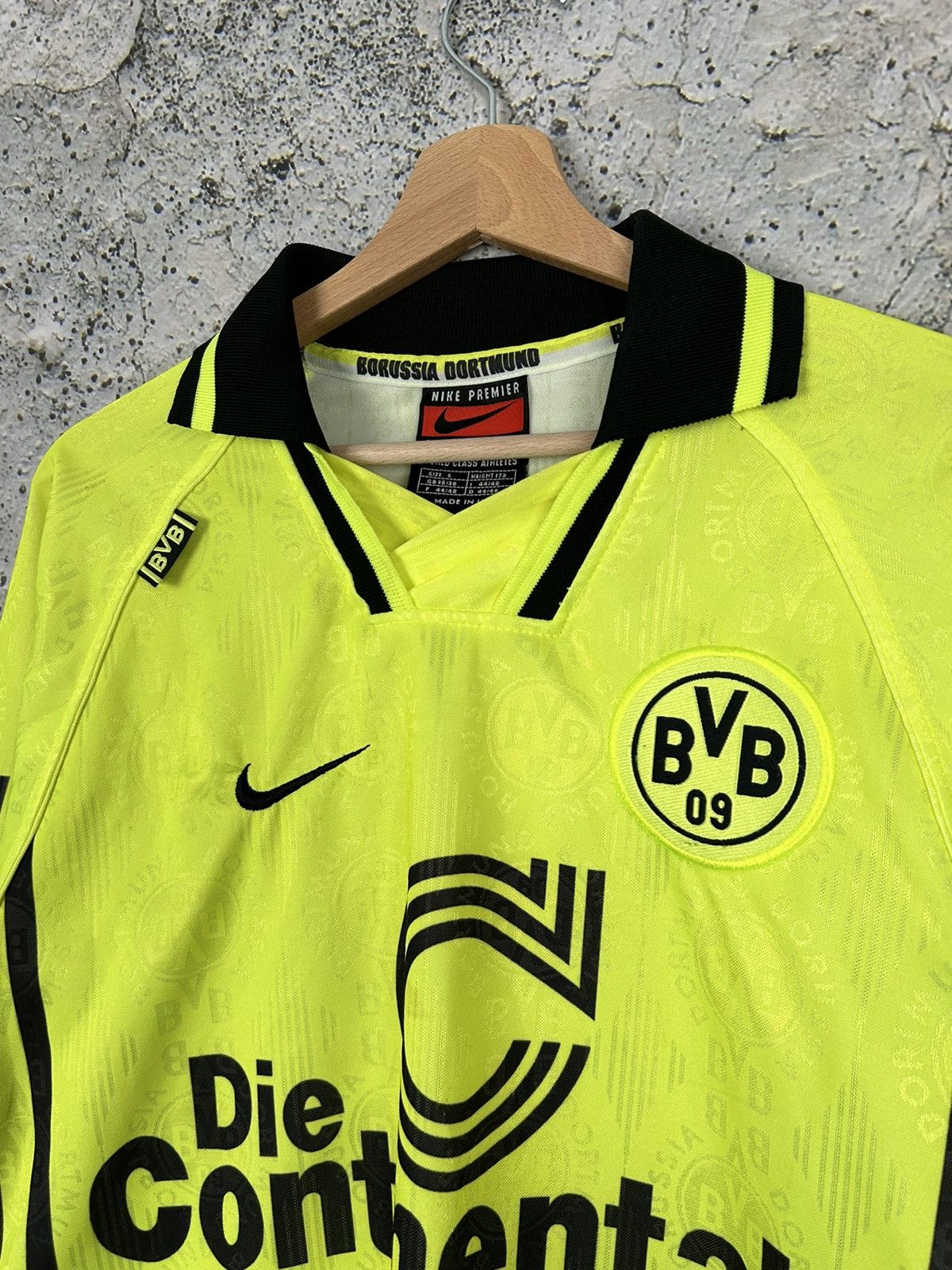 Nike Vintage Borussia Dortmund 90s Rare Nike Soccer Jersey Hype Size US S / EU 44-46 / 1 - 3 Thumbnail