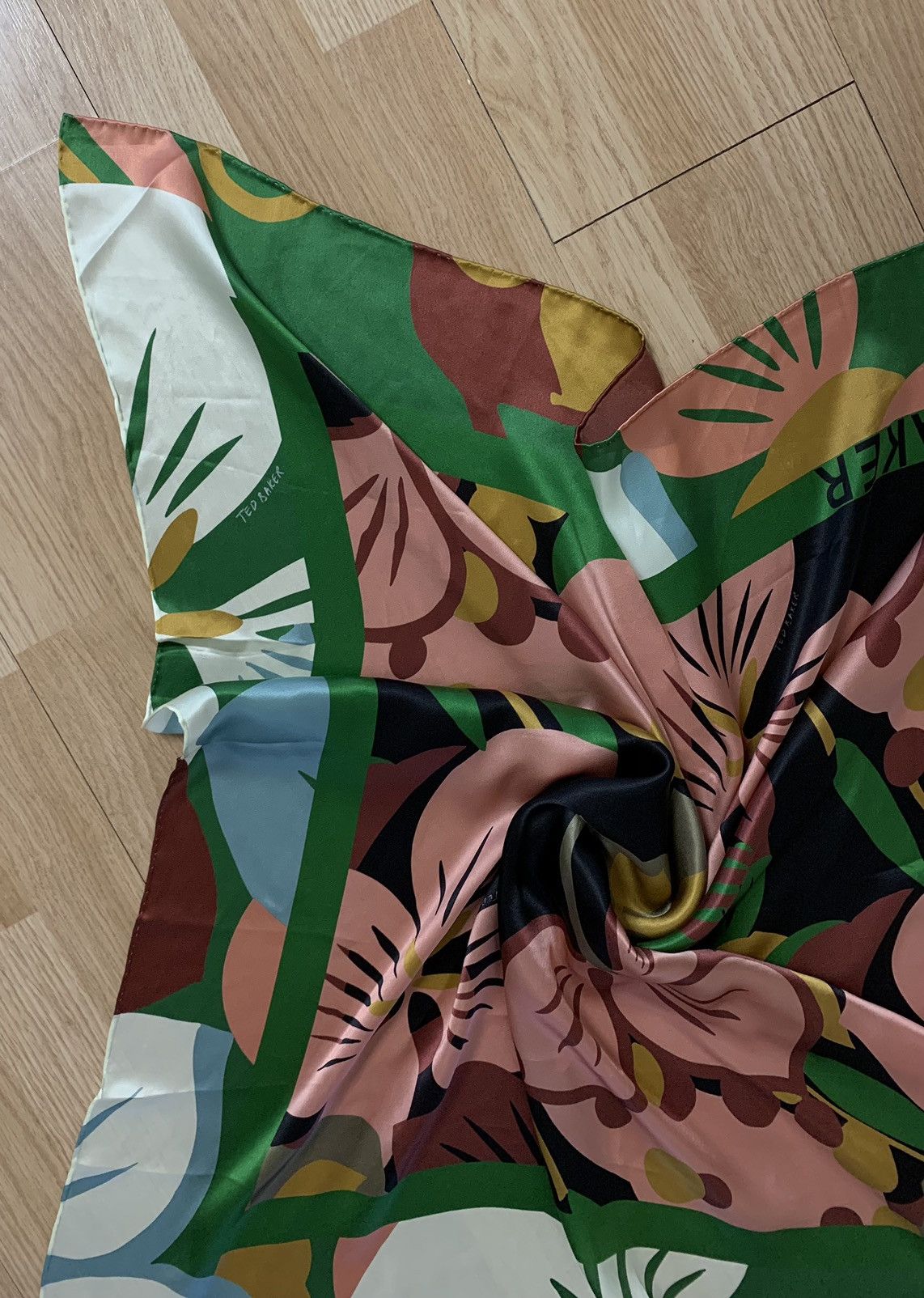 Ted Baker Ted baker flower silk flower Size ONE SIZE - 11 Thumbnail