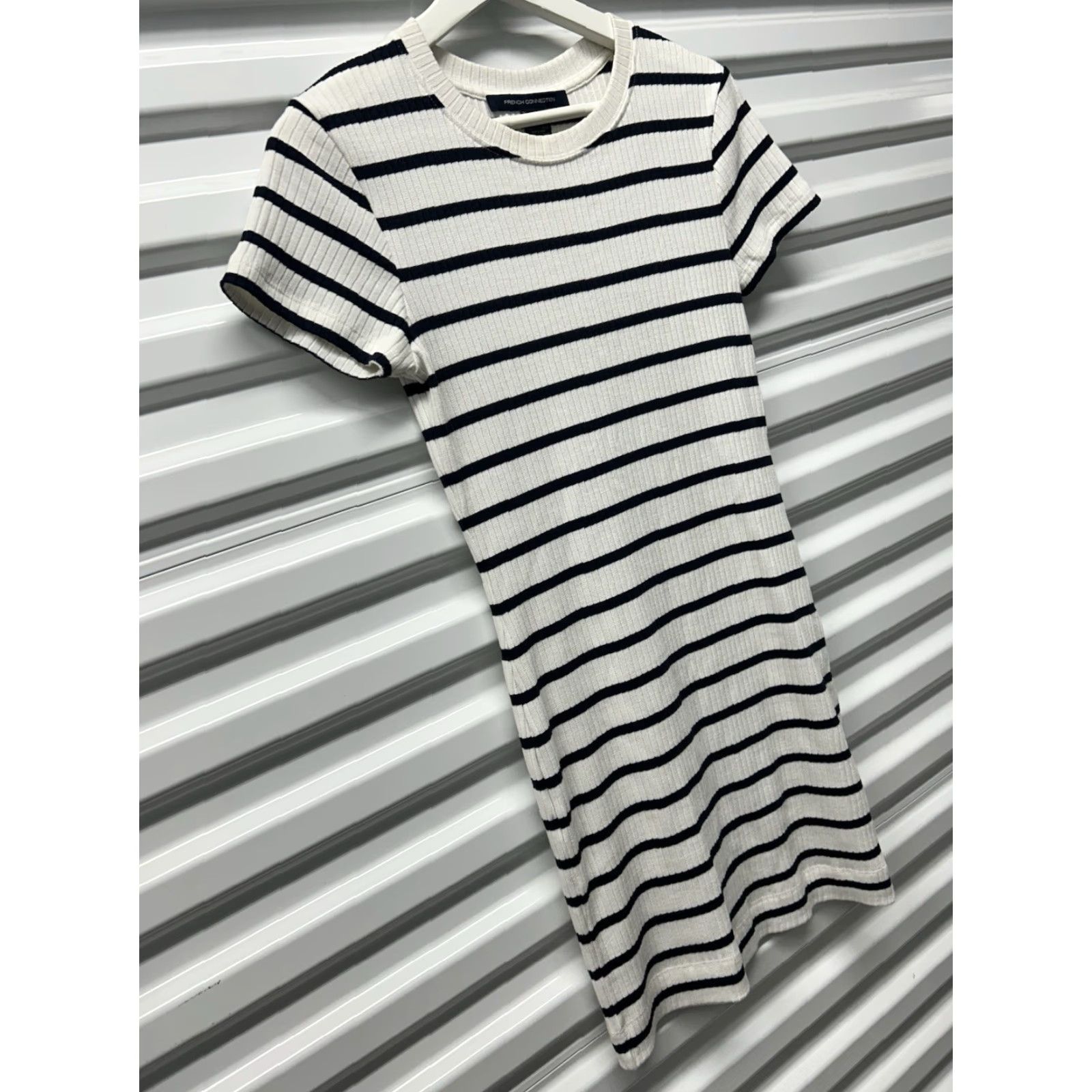 French Connection VINTAGE Women French Connection Sequin Stripe Mini Dress XS Crew Neck Short Sleeve Gold/Navy Satin? Size XS / US 0-2 / IT 36-38 - 3 Thumbnail
